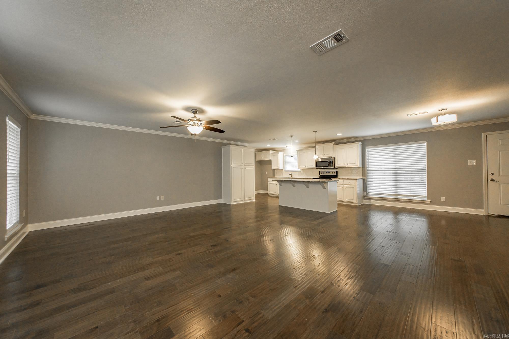 10 Pinewood Street Property Photo 8