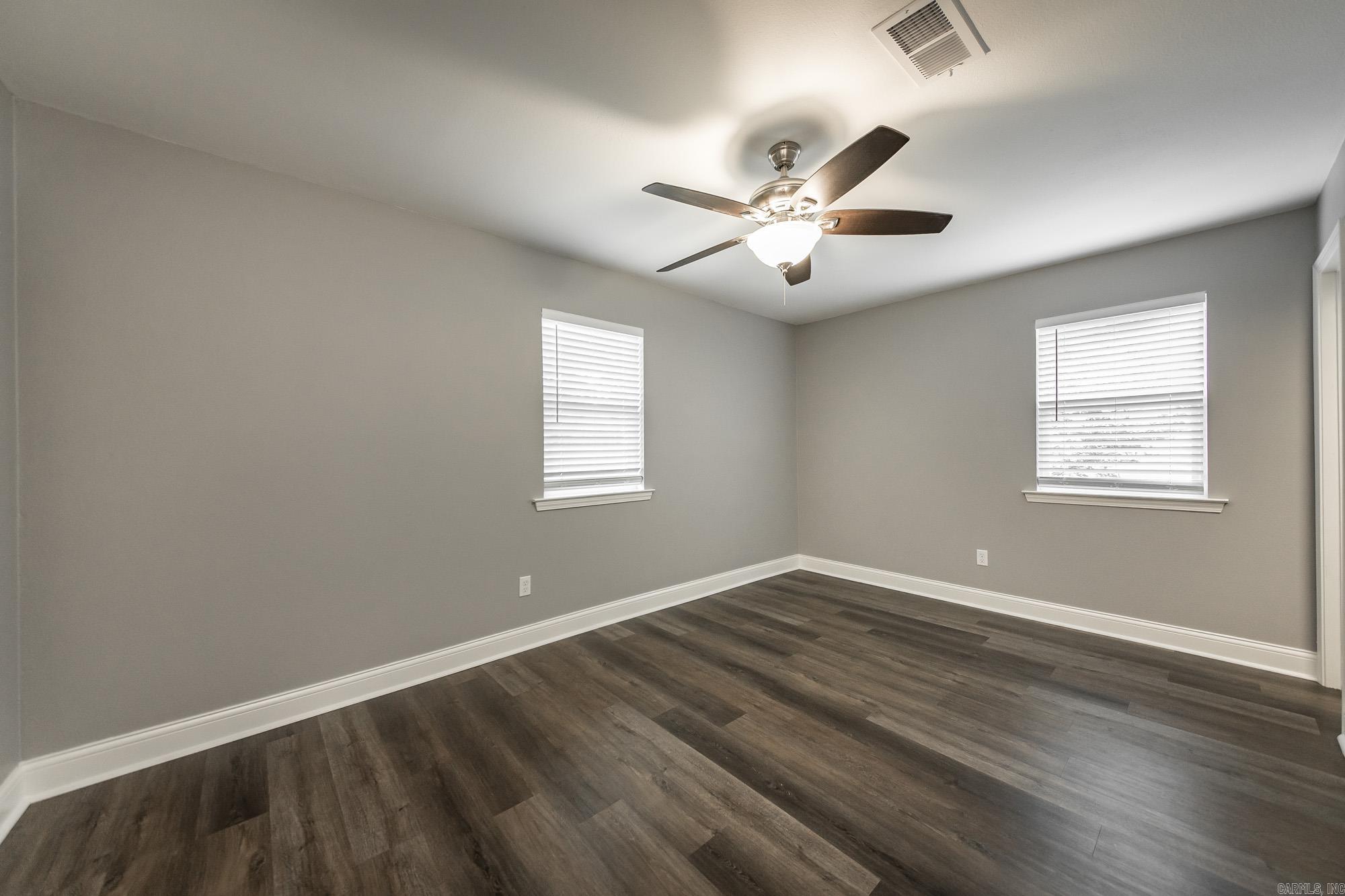 10 Pinewood Street Property Photo 14