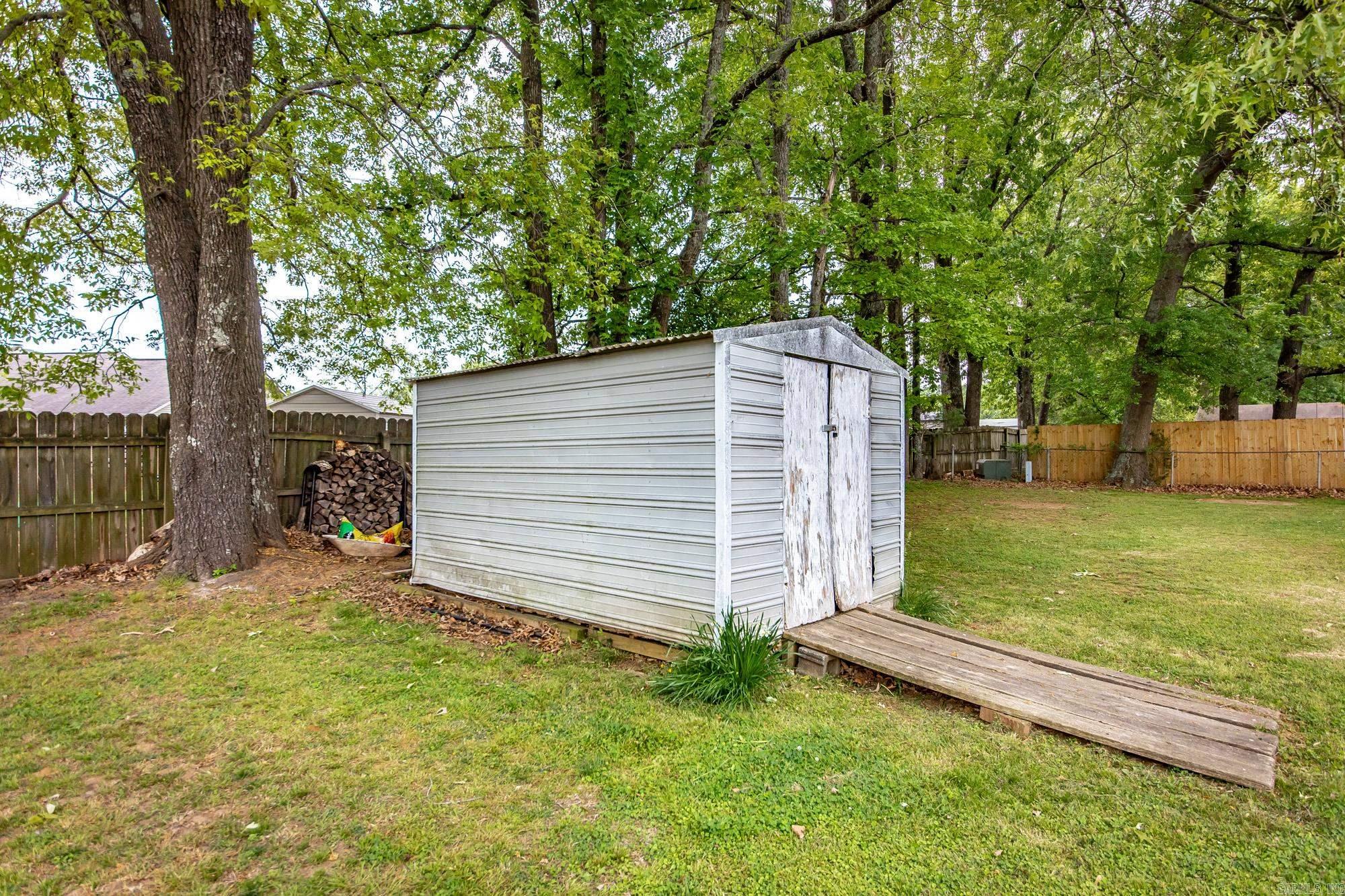 10 Pinewood Street Property Photo 23