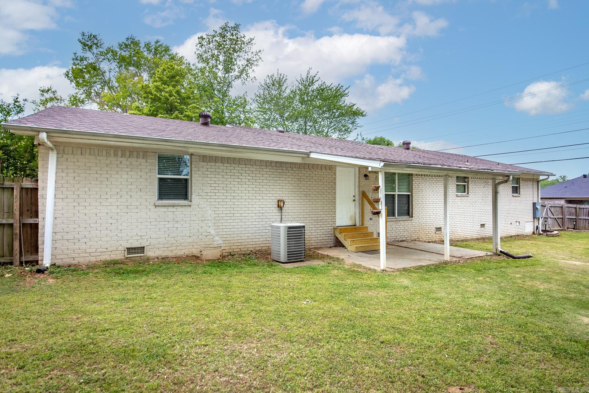 10 Pinewood Street Property Photo 28