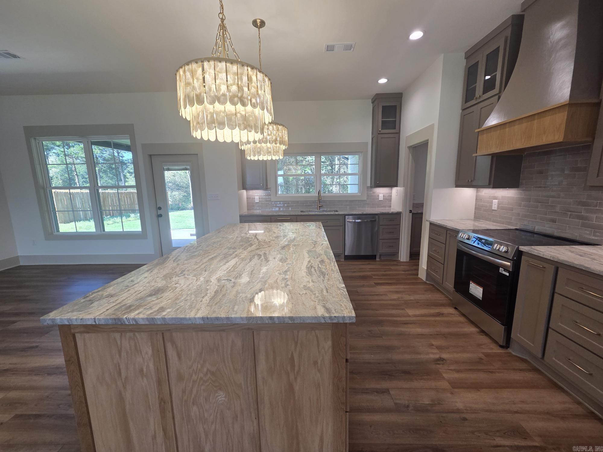 1800 Seattle Slew Property Photo 15