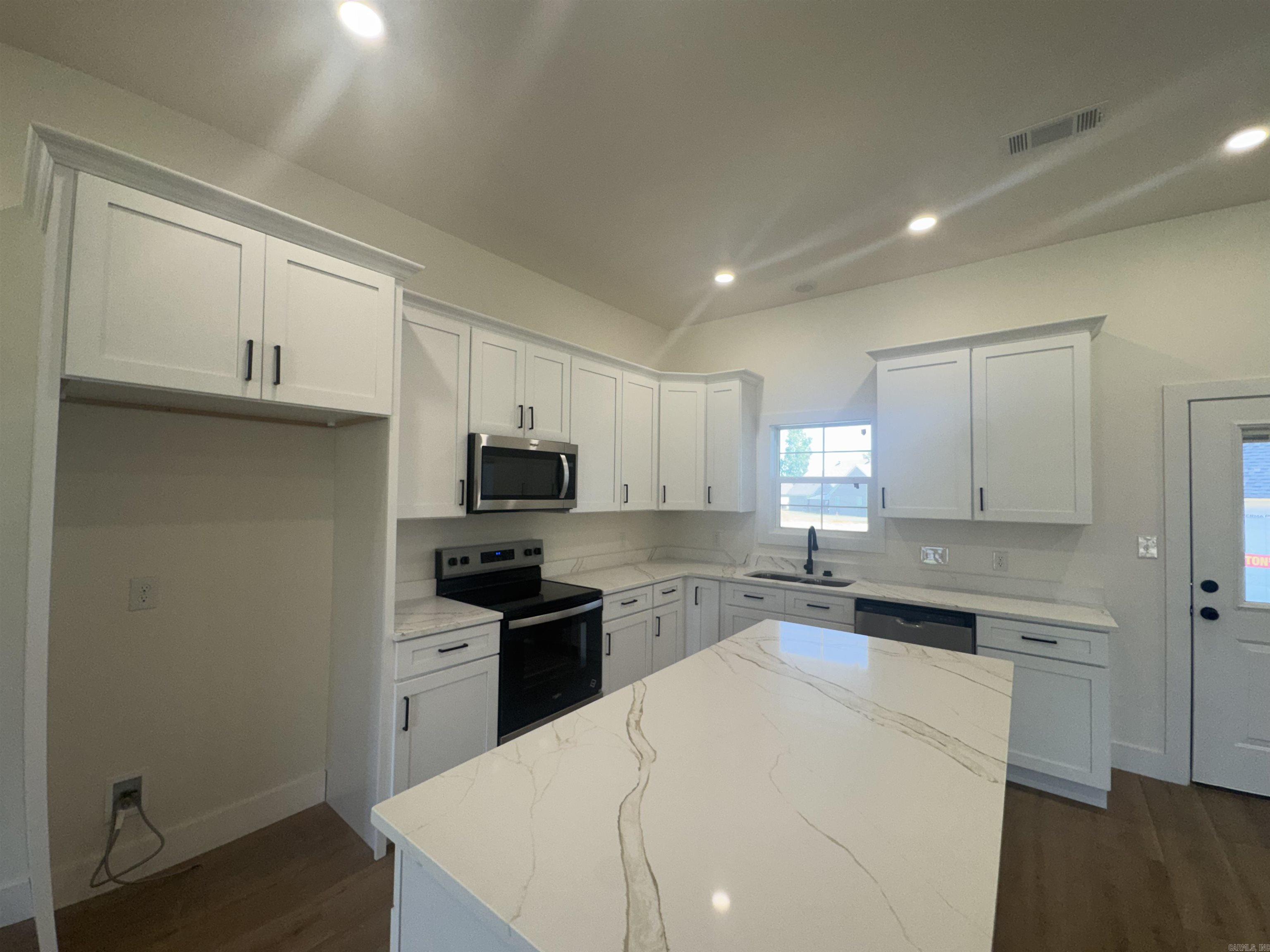 3007 Lynn Dr Property Photo 6