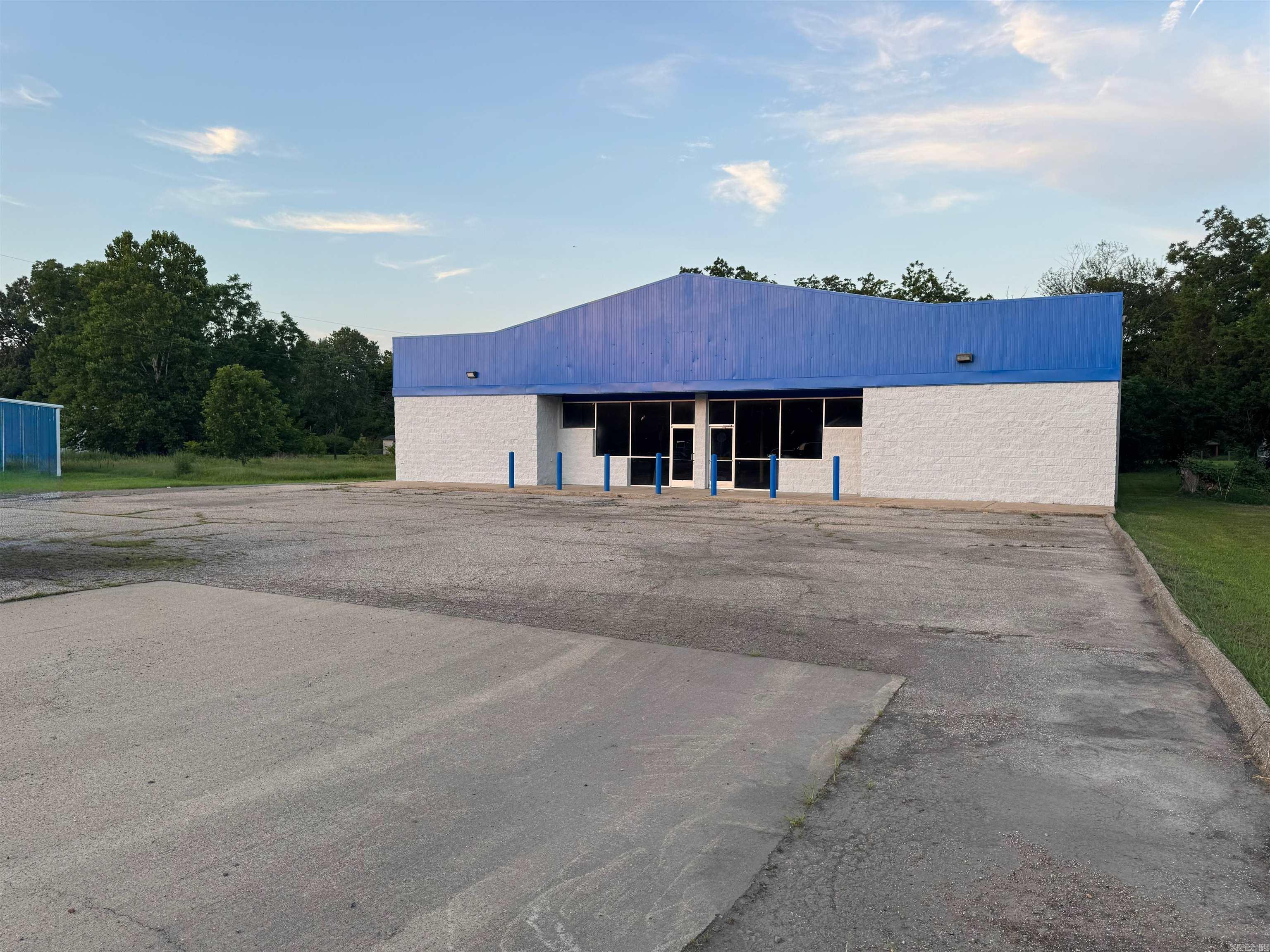 820 N MAIN
