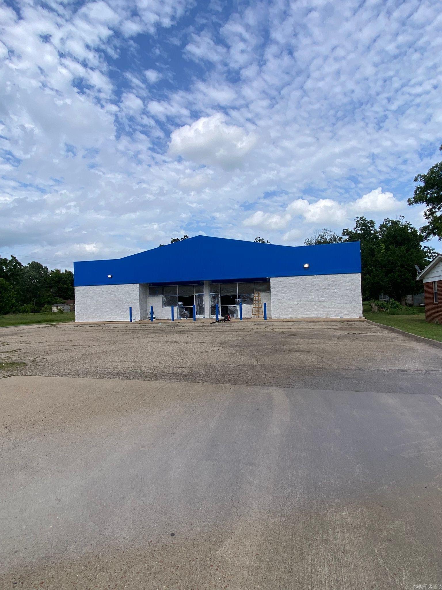 820 N Main Property Photo 3