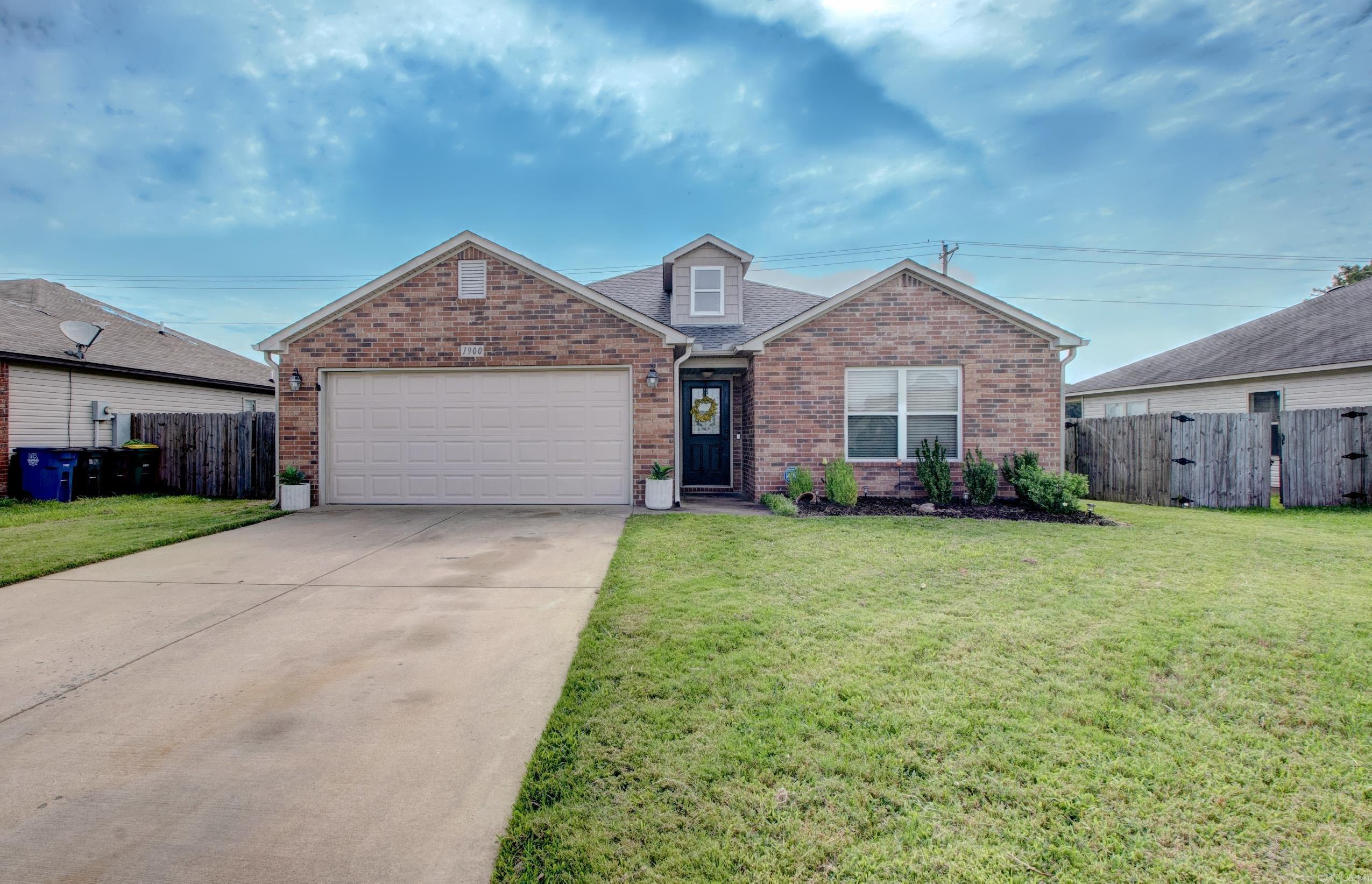 1900 Viburnum St. Property Photo 1