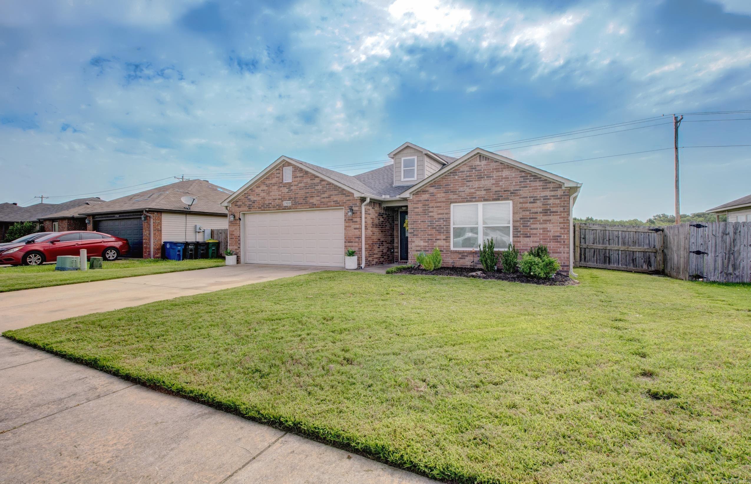 1900 Viburnum St. Property Photo 3