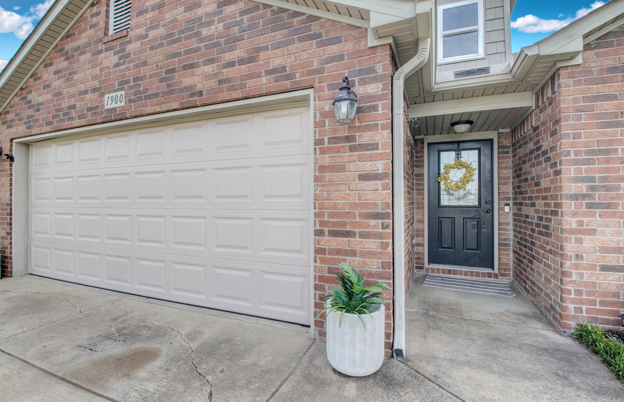 1900 Viburnum St. Property Photo 4