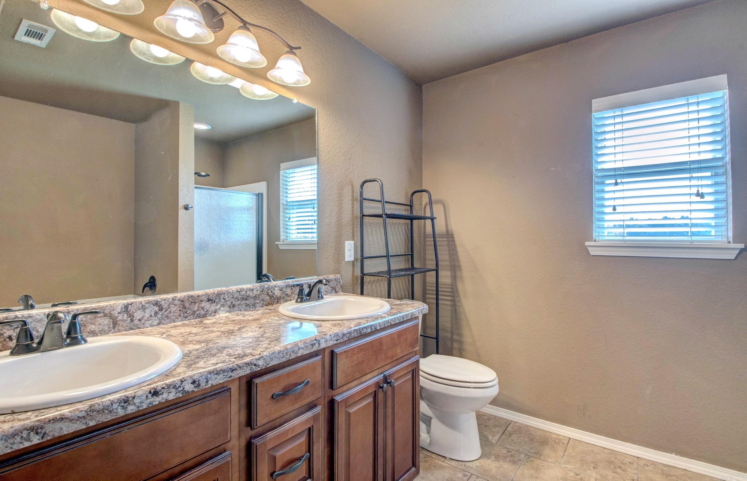 1900 Viburnum St. Property Photo 32