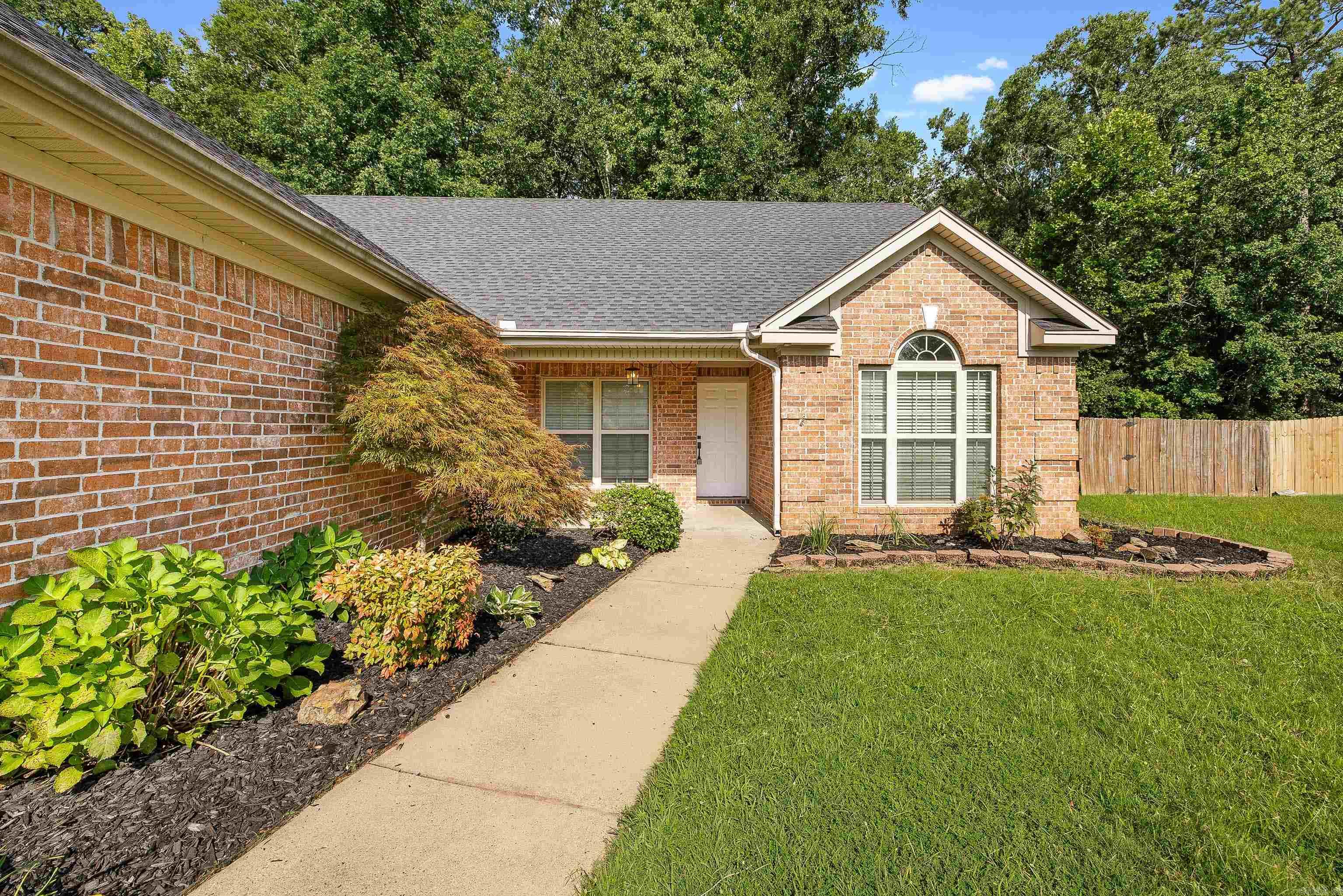 325 Madison Place Circle Property Photo 3