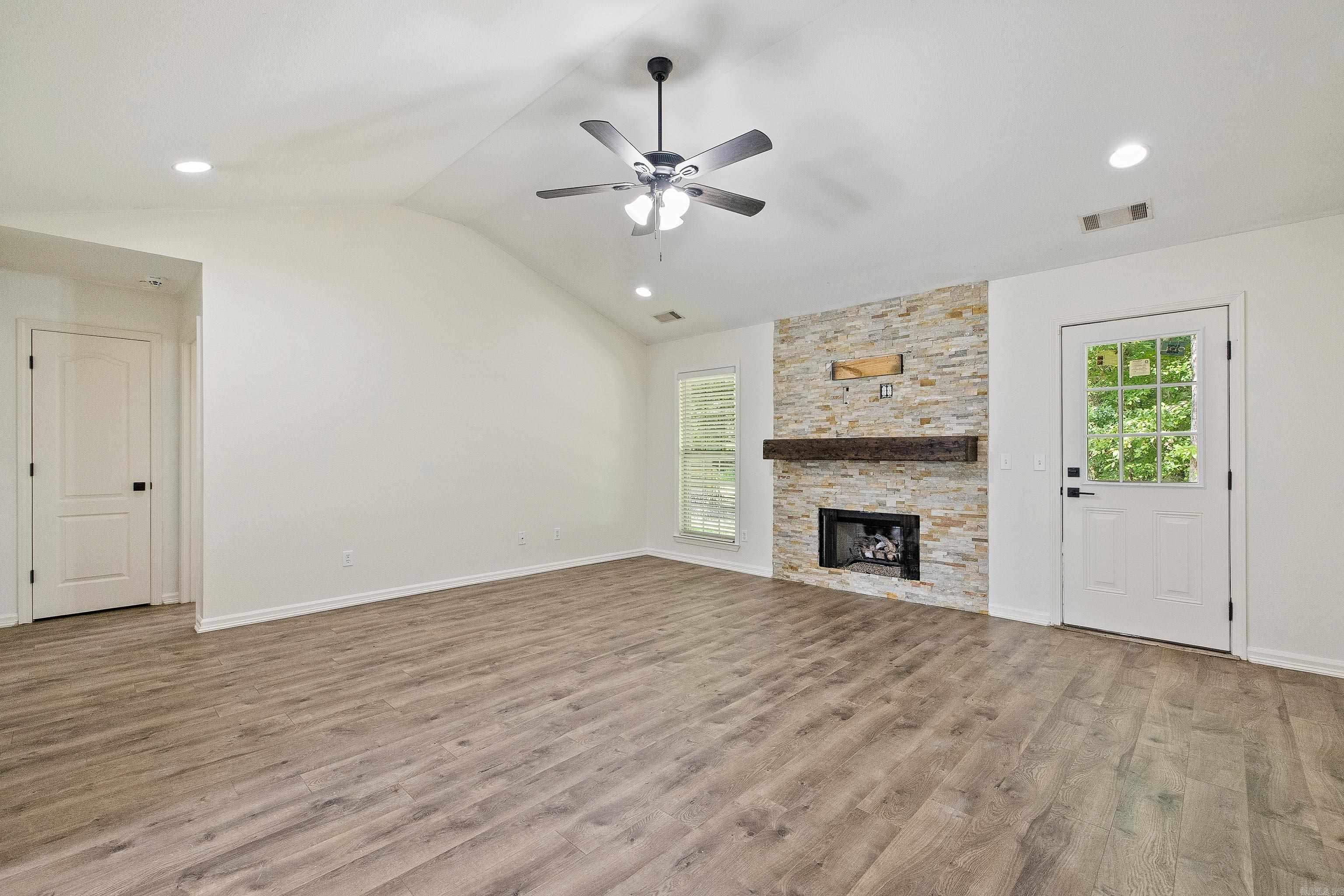 325 Madison Place Circle Property Photo 6