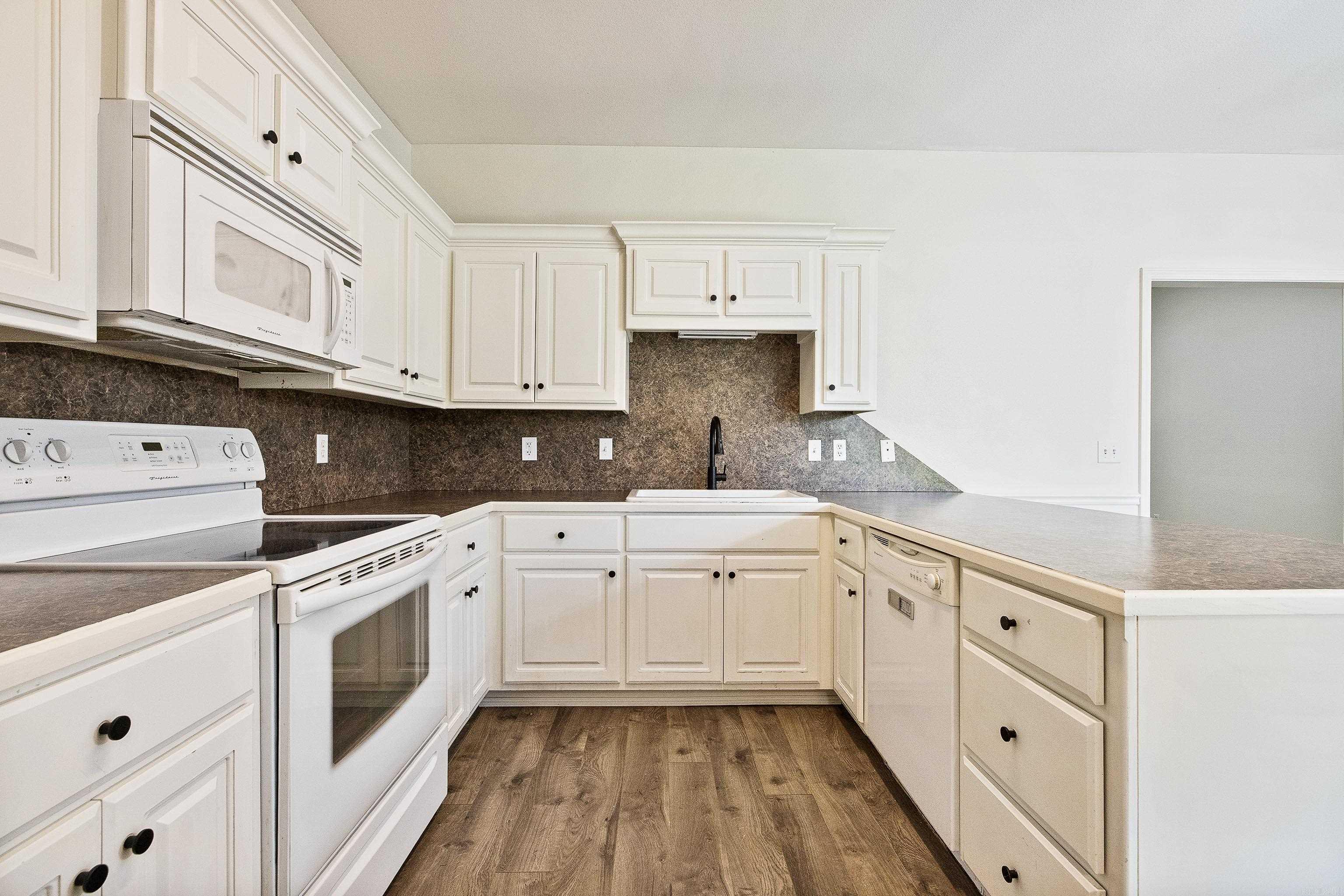 325 Madison Place Circle Property Photo 12