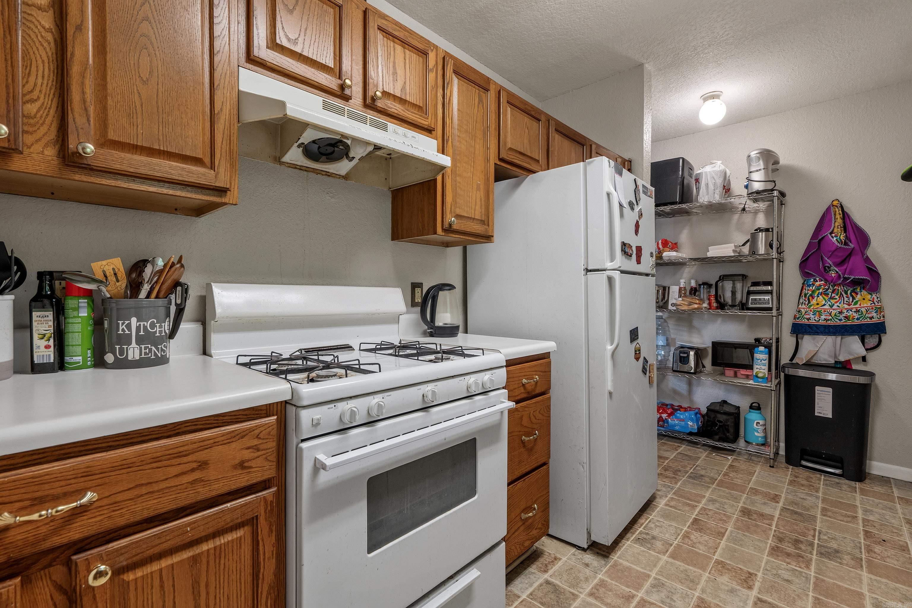 218 Illinois Street Property Photo 12