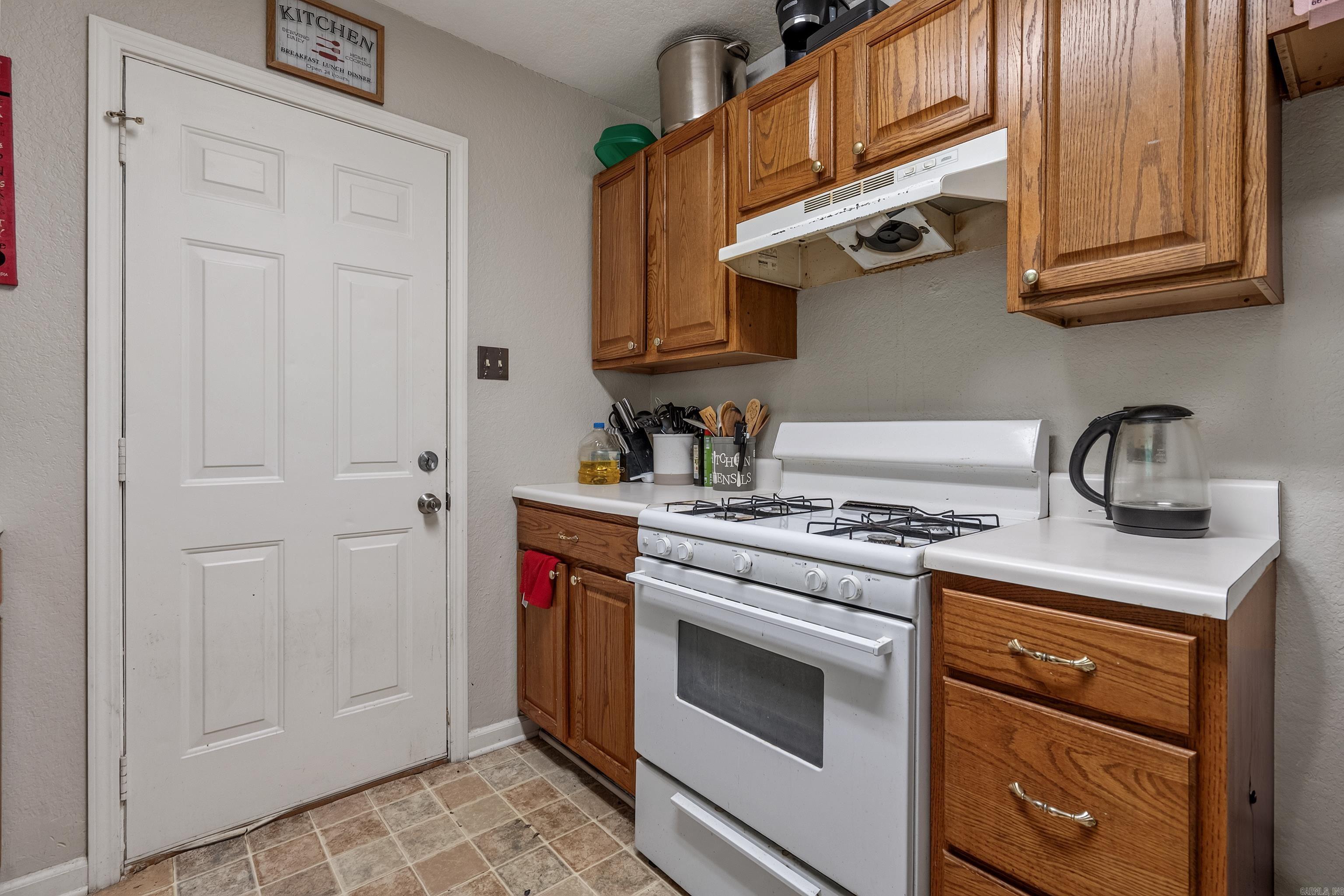 218 Illinois Street Property Photo 13