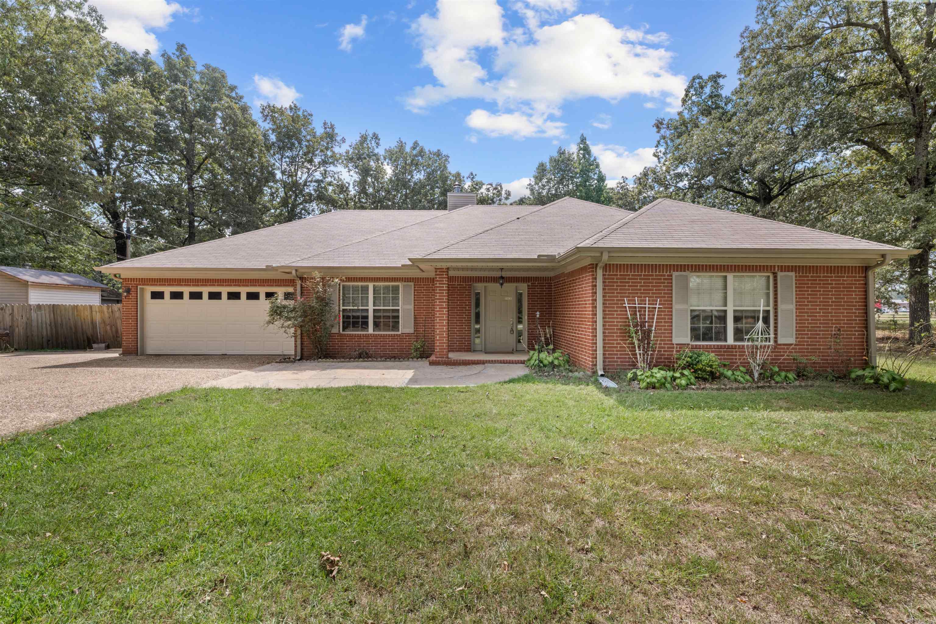 8416 Yellow Oak Property Photo 2