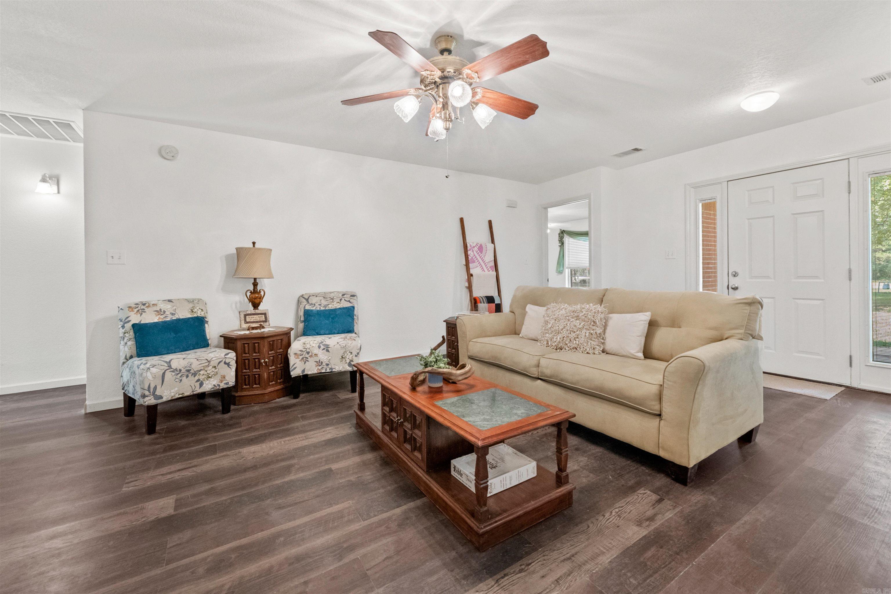 8416 Yellow Oak Property Photo 4