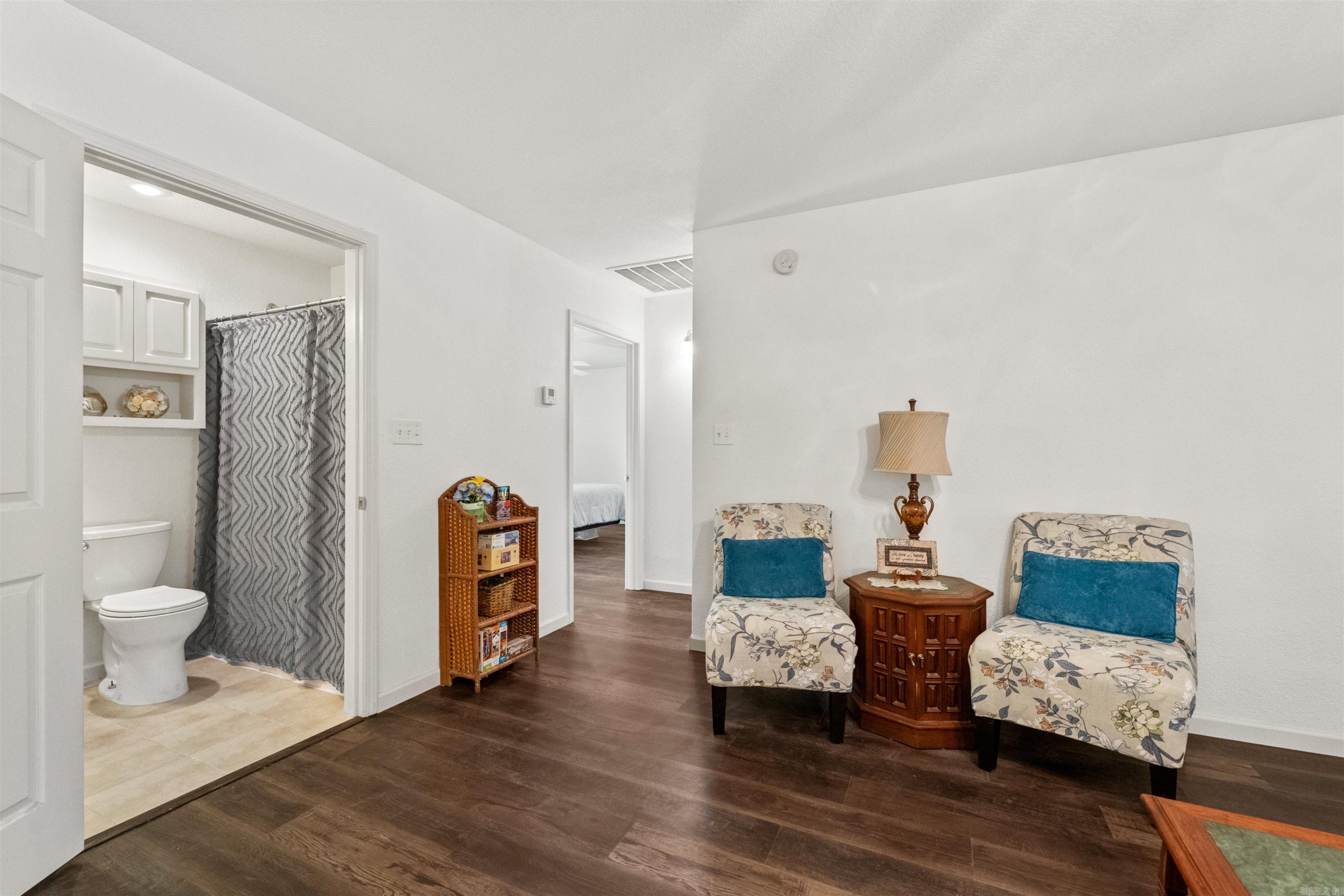 8416 Yellow Oak Property Photo 6