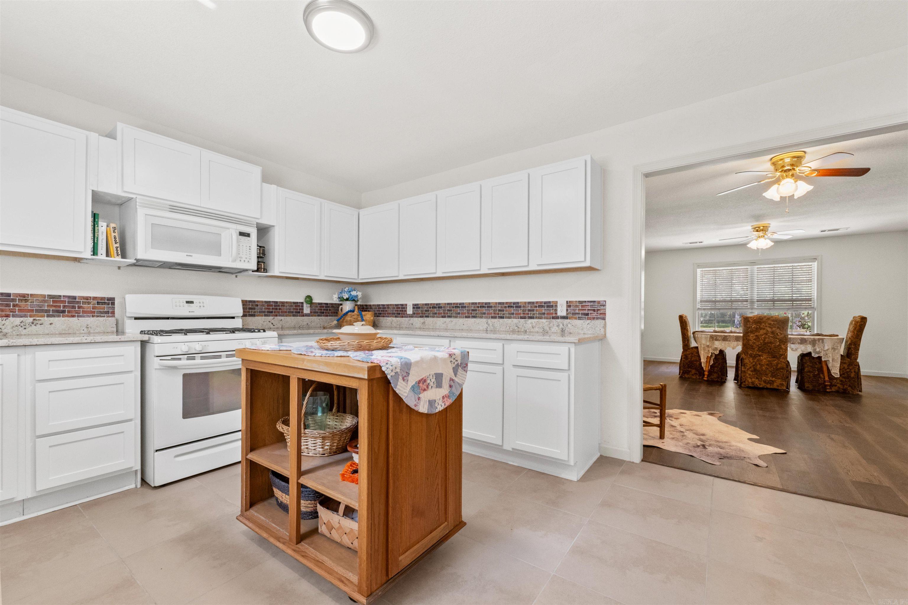 8416 Yellow Oak Property Photo 14
