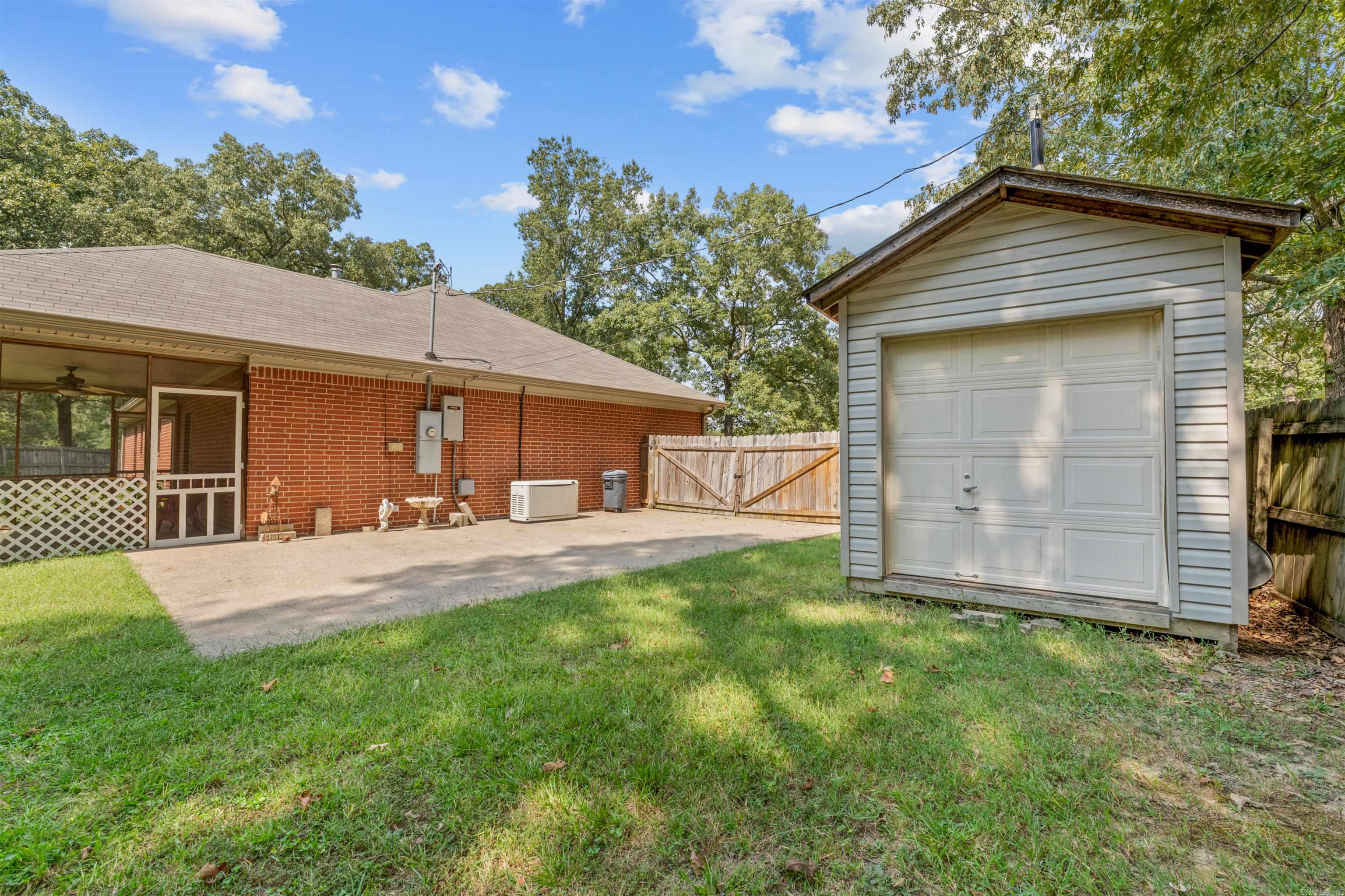 8416 Yellow Oak Property Photo 32