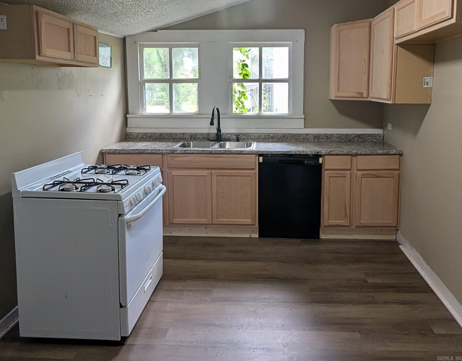 2115 Wright Avenue Property Photo 4