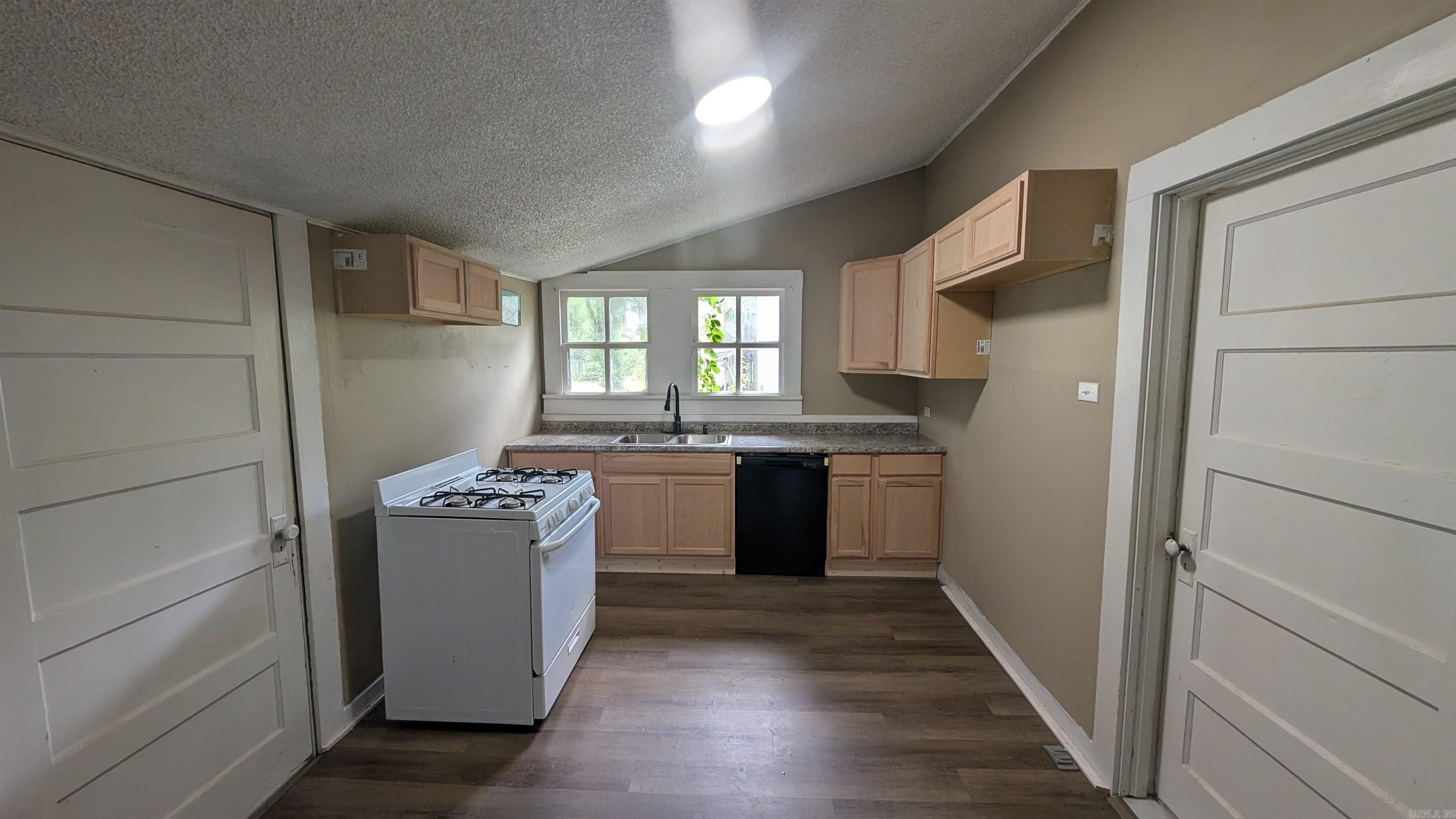 2115 Wright Avenue Property Photo 5