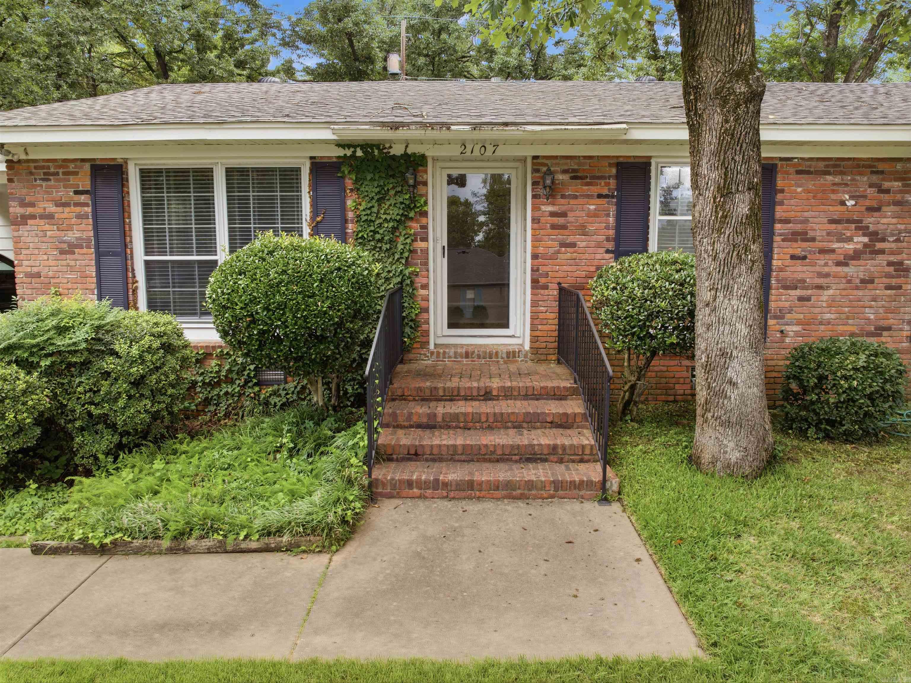 2107 Biscayne Drive Property Photo 3