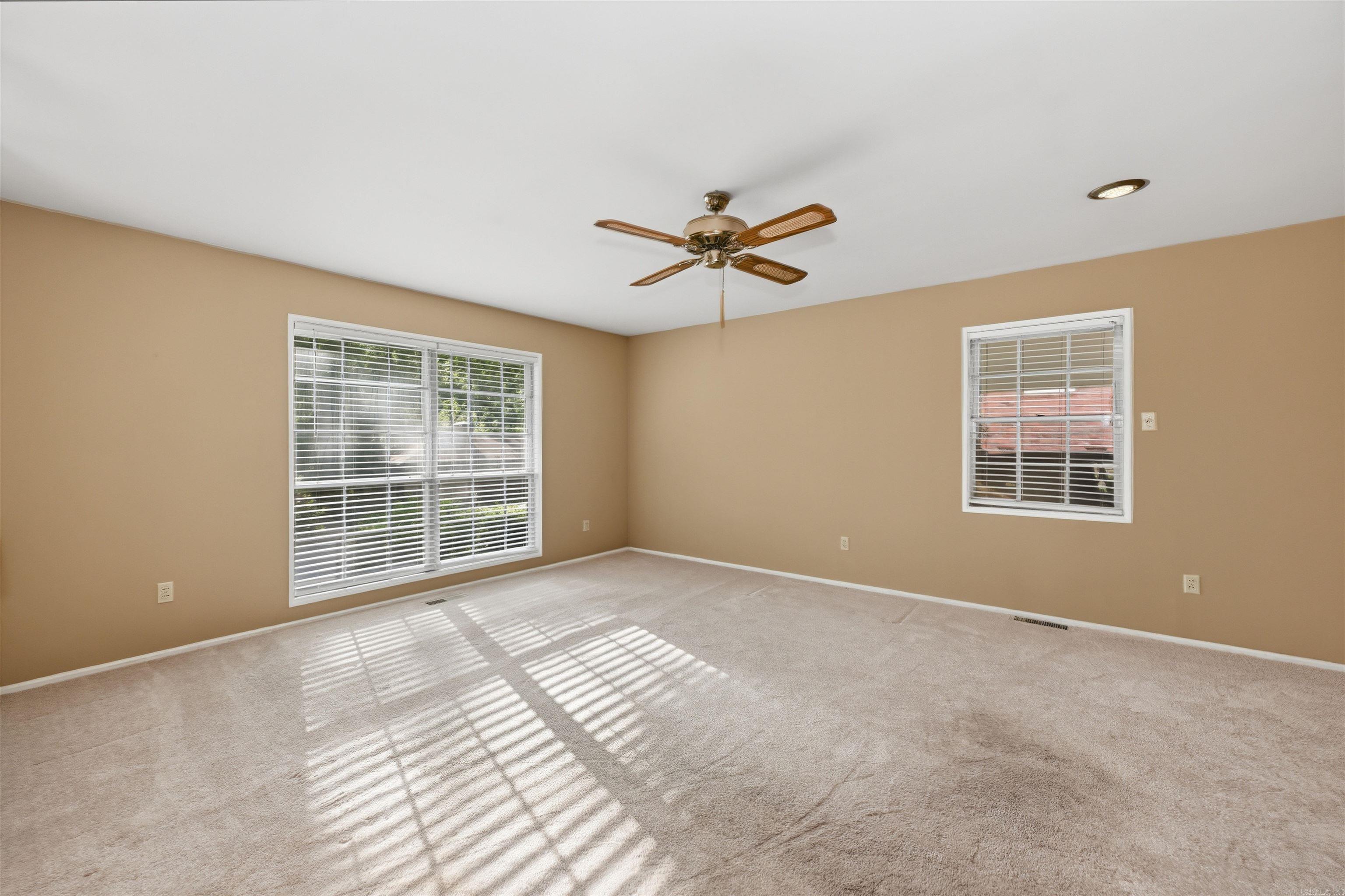 2107 Biscayne Drive Property Photo 4