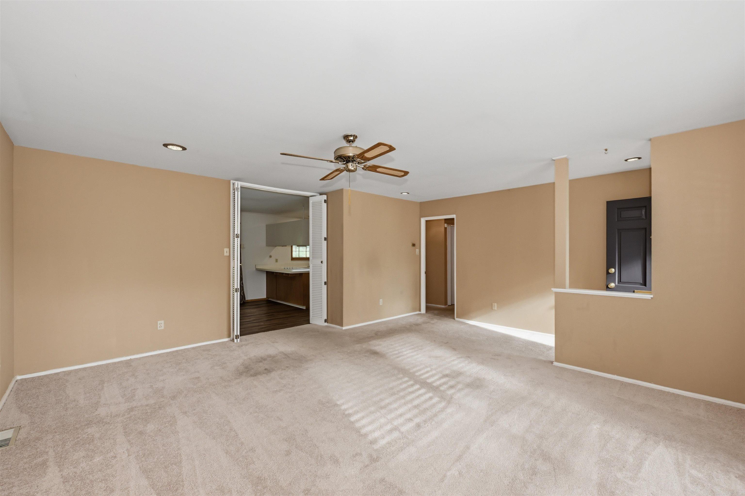 2107 Biscayne Drive Property Photo 6