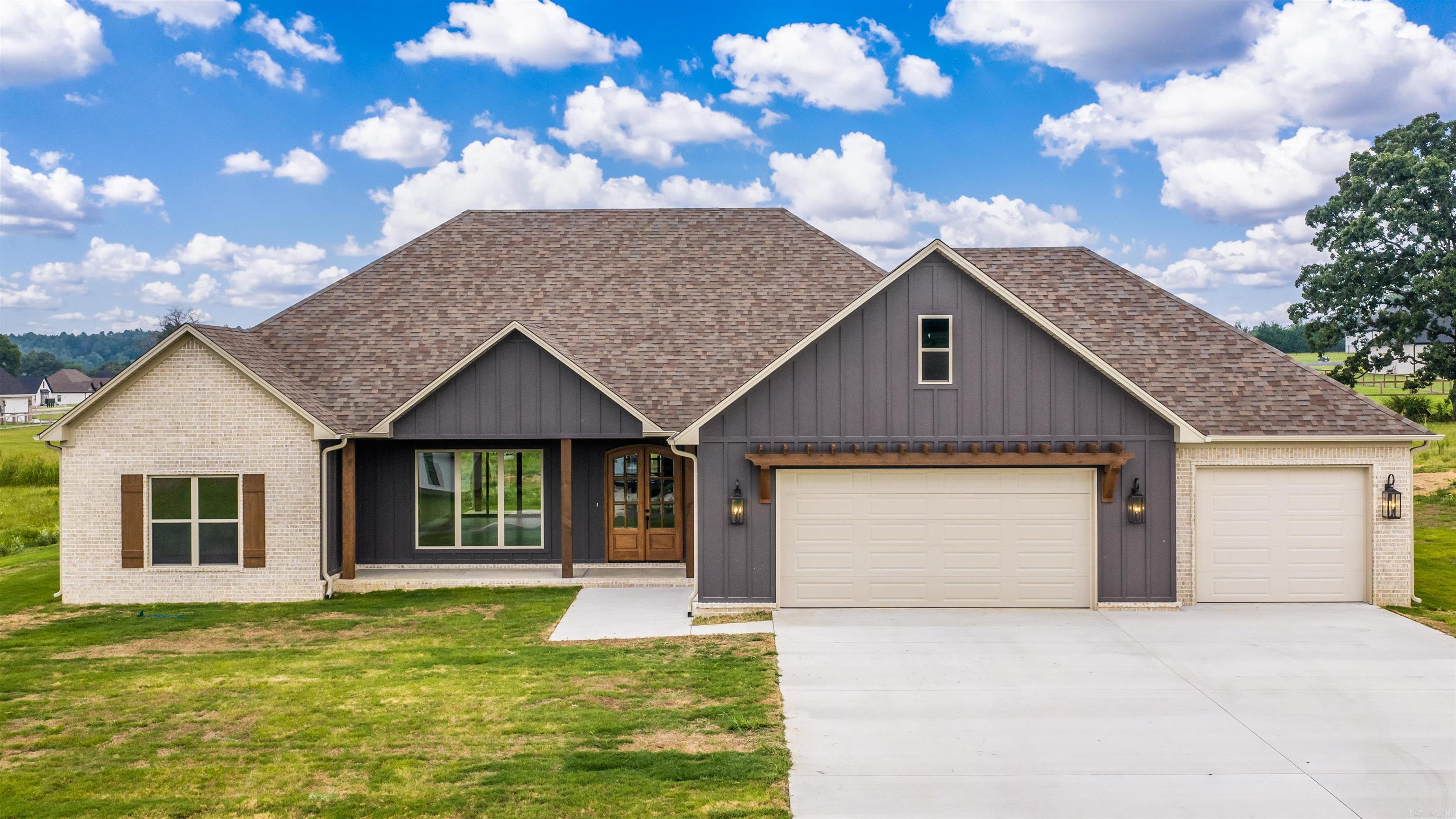 134 Republican Loop Property Photo 1