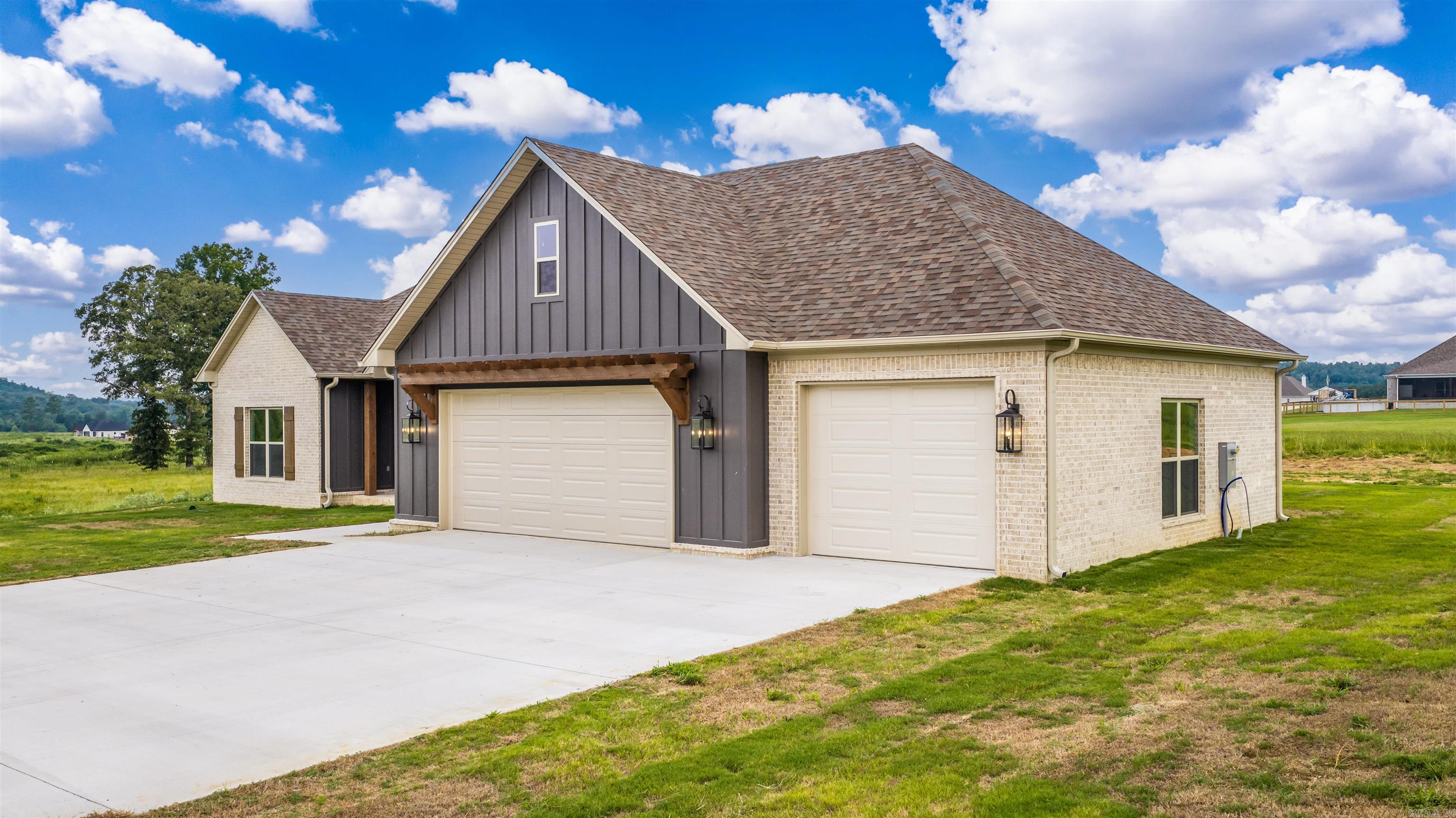 134 Republican Loop Property Photo 3