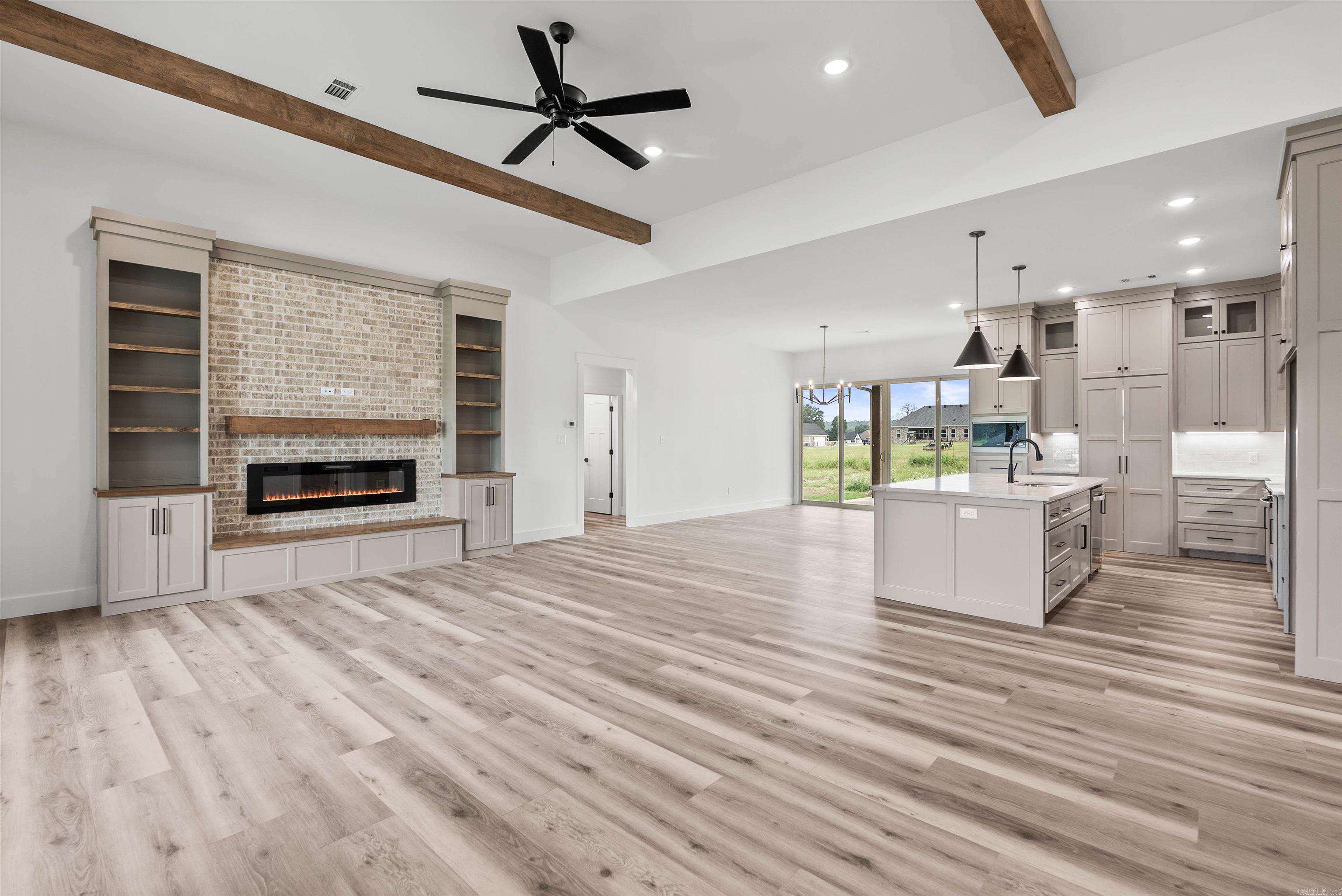 134 Republican Loop Property Photo 7