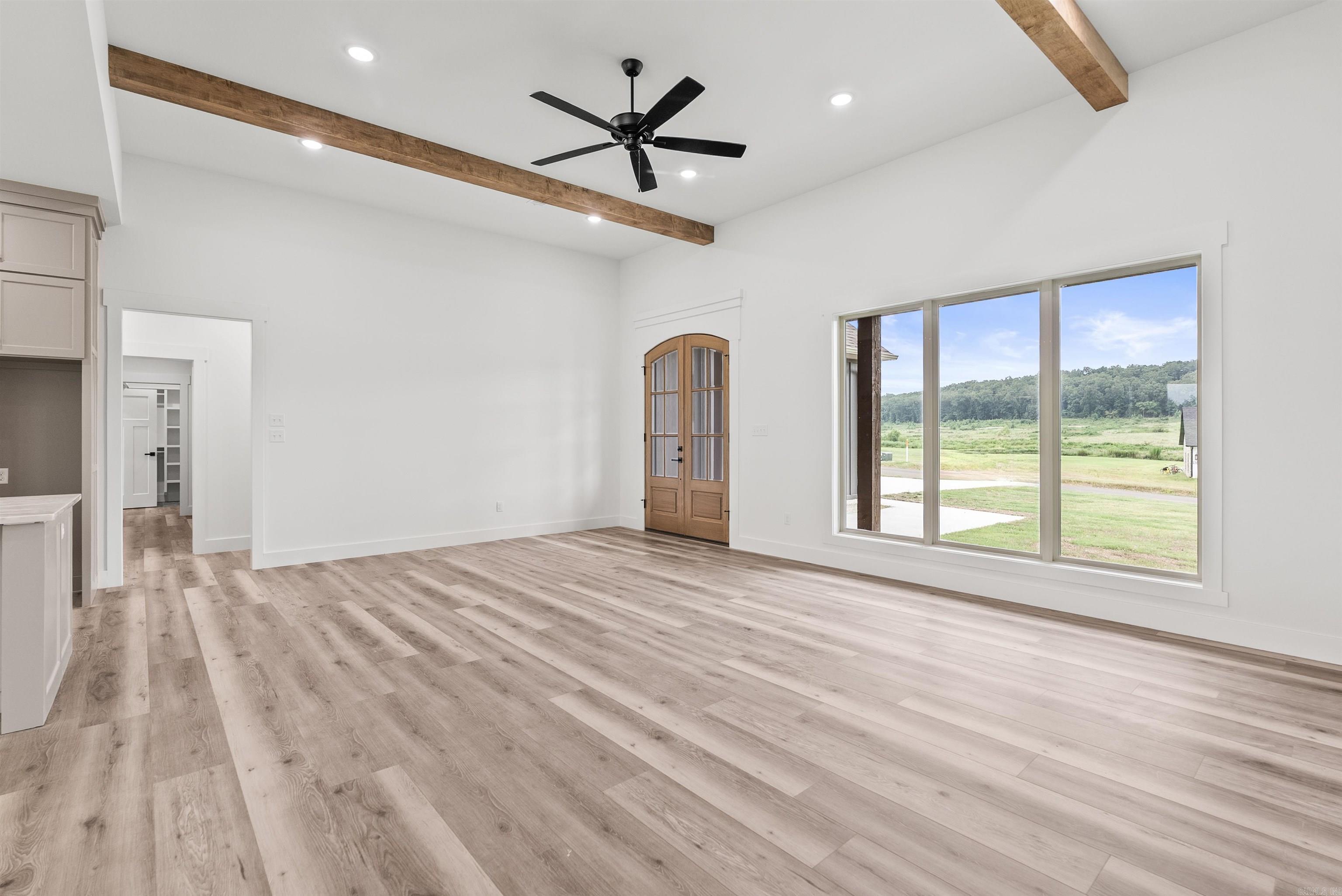 134 Republican Loop Property Photo 9