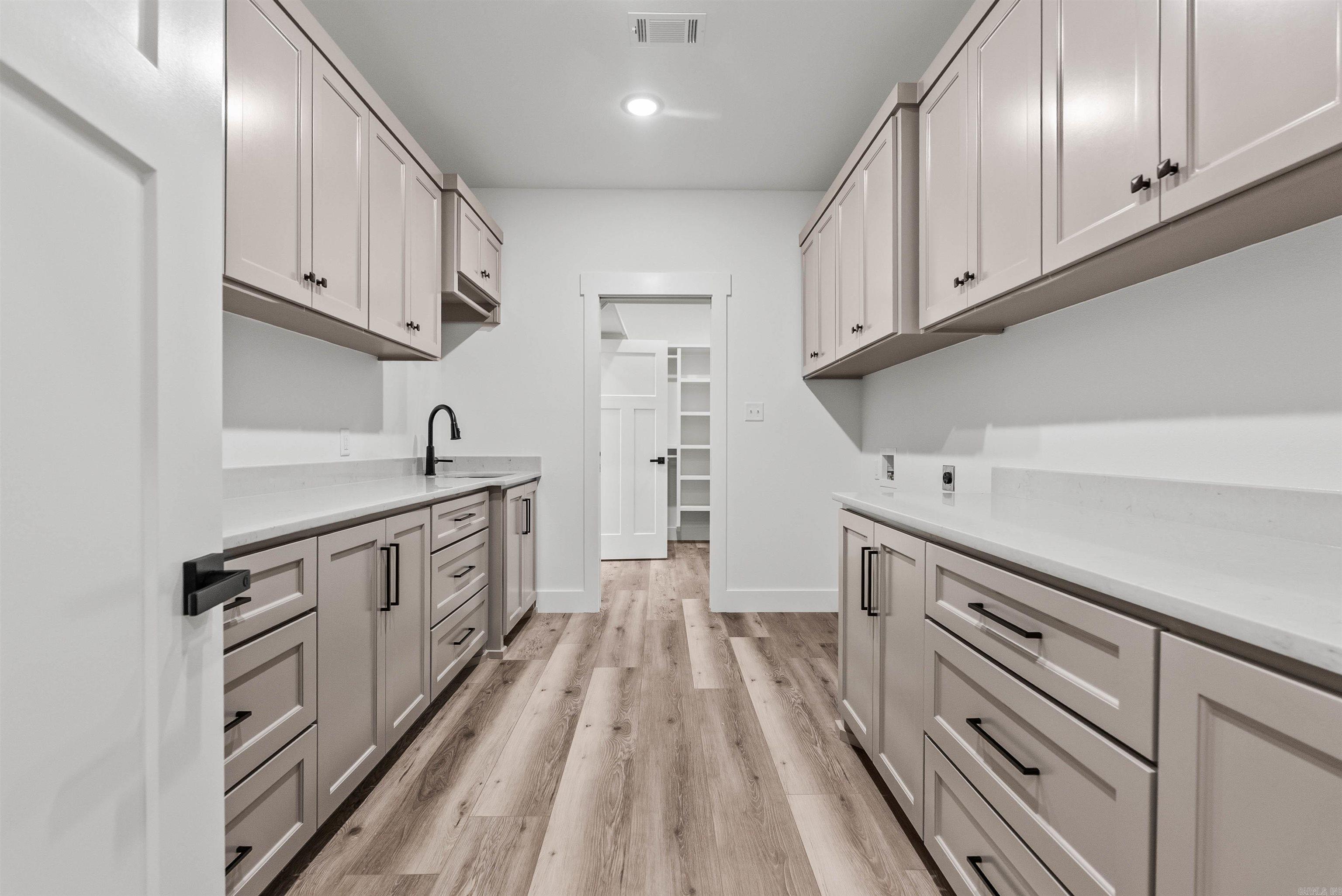 134 Republican Loop Property Photo 36