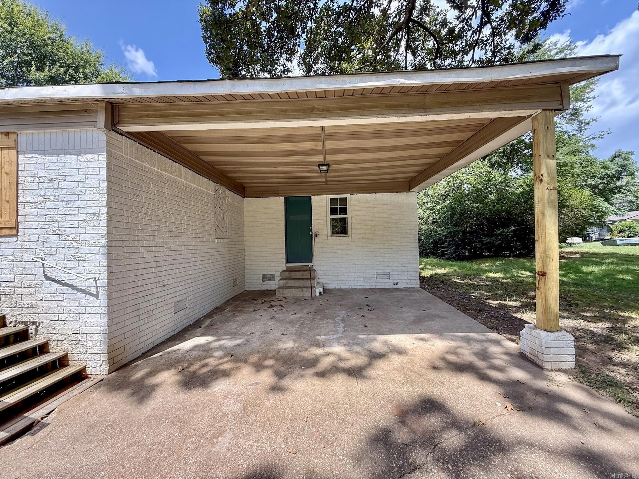 1423 1/2 S East St Property Photo 3