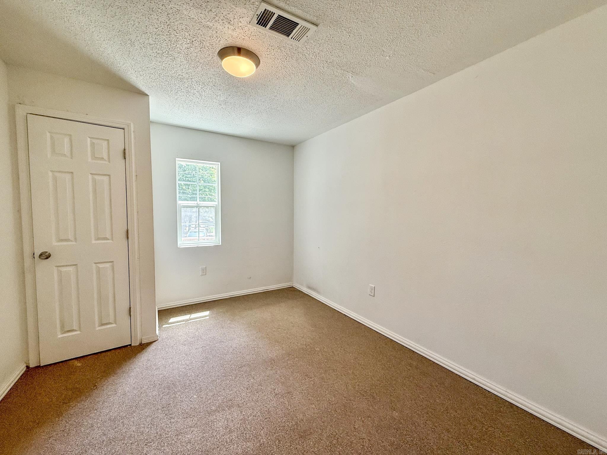 1423 1/2 S East St Property Photo 8