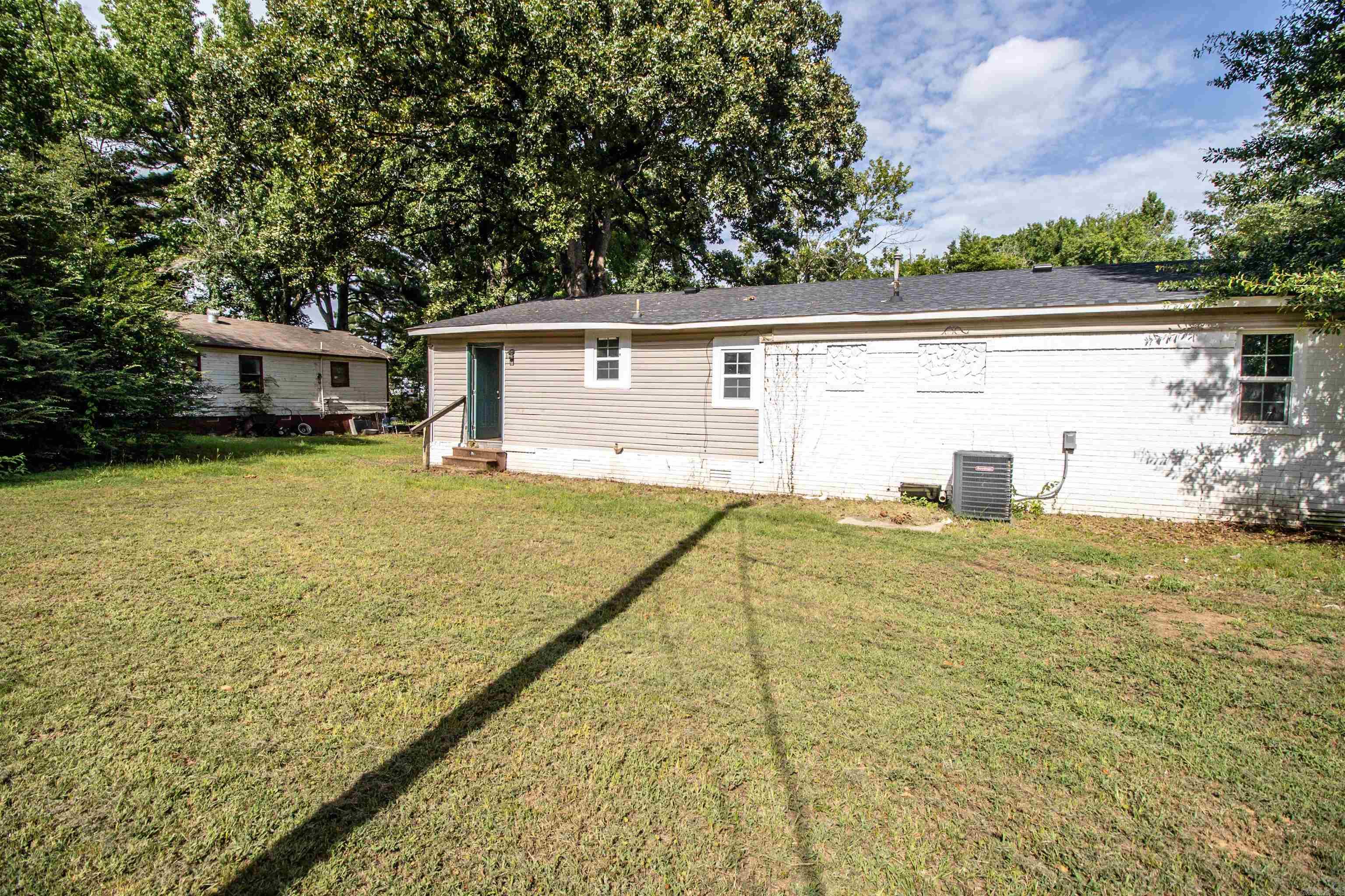 1423 1/2 S East St Property Photo 15