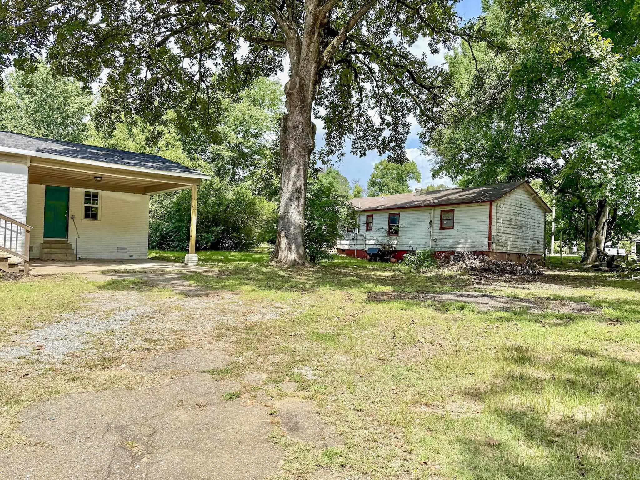 1423 1/2 S East St Property Photo 17