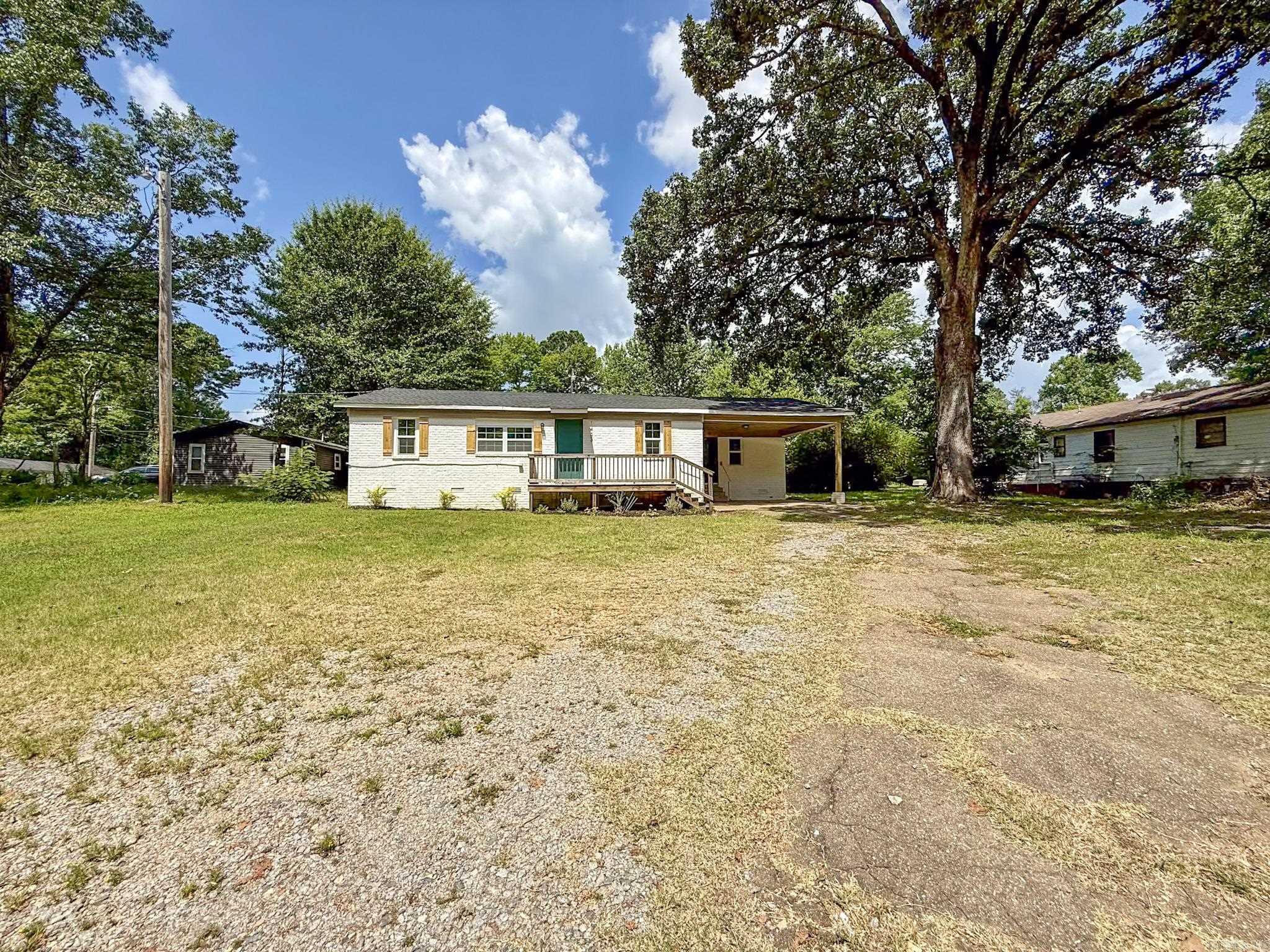 1423 1/2 S East St Property Photo 18