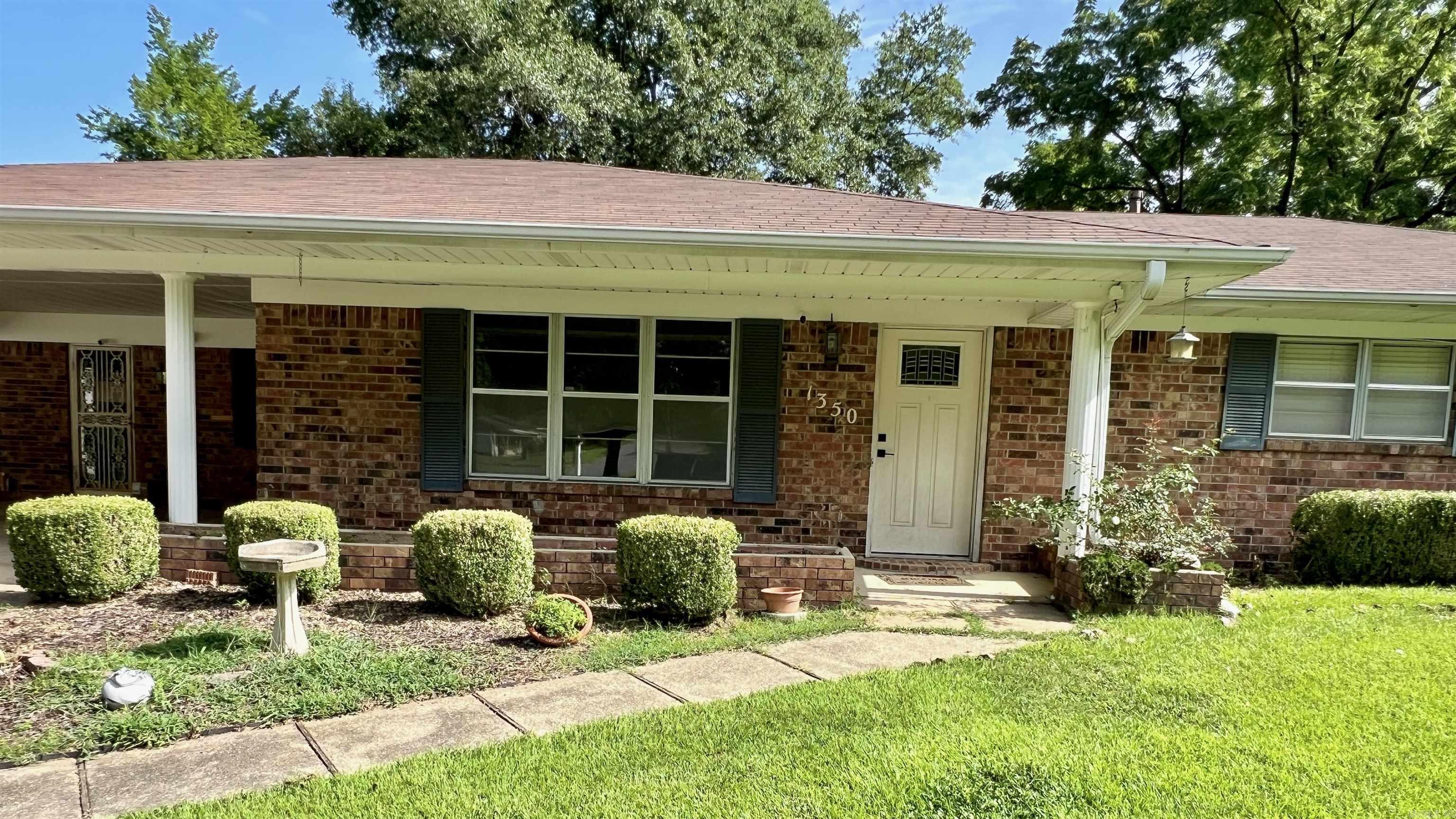 1350 Lee Street Property Photo 3