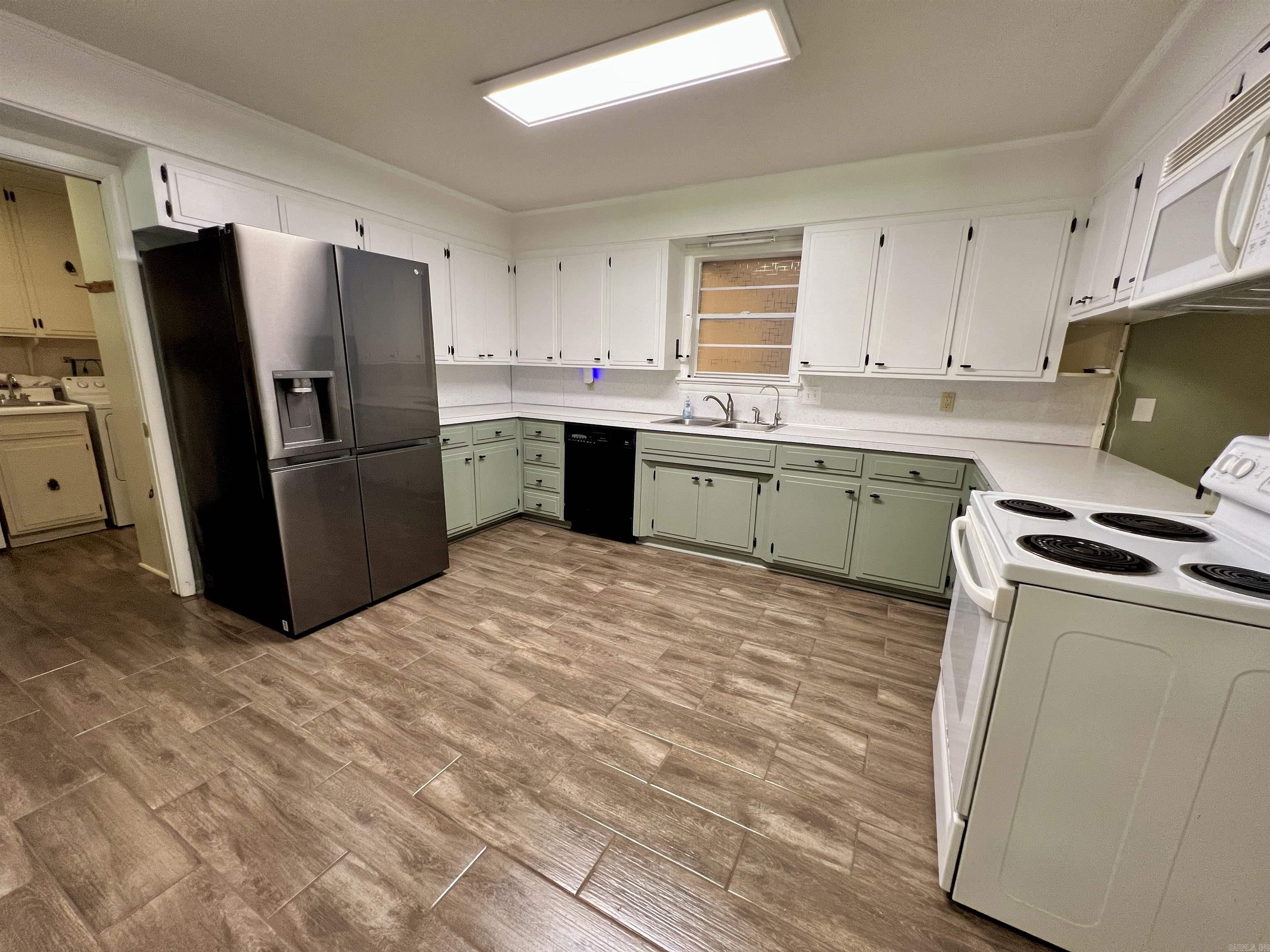 1350 Lee Street Property Photo 14