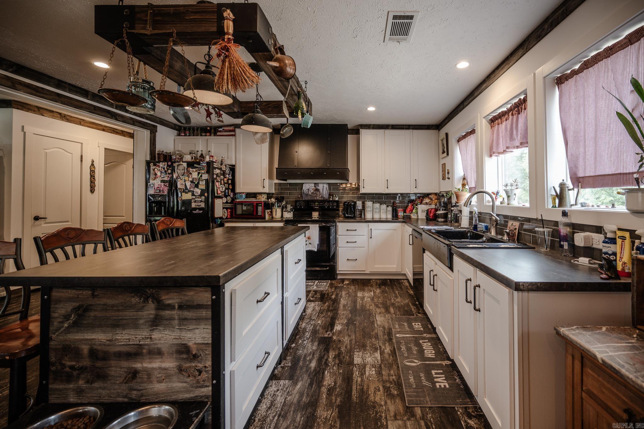 938 Ballpark Road Property Photo 11