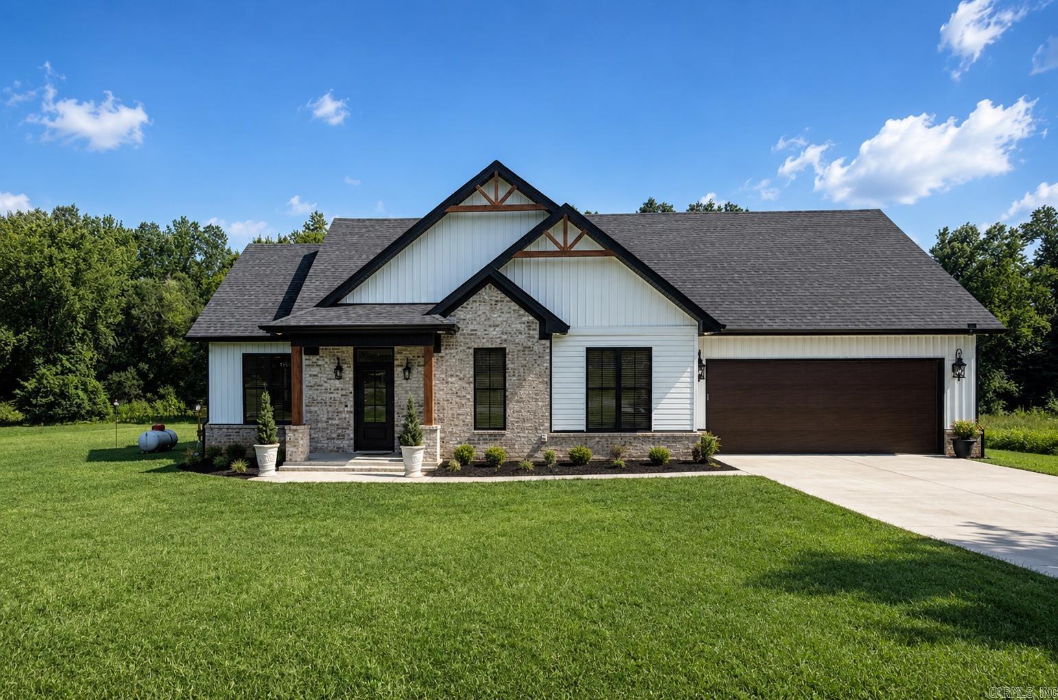 1005 Saddle Brook Circle Property Photo 1