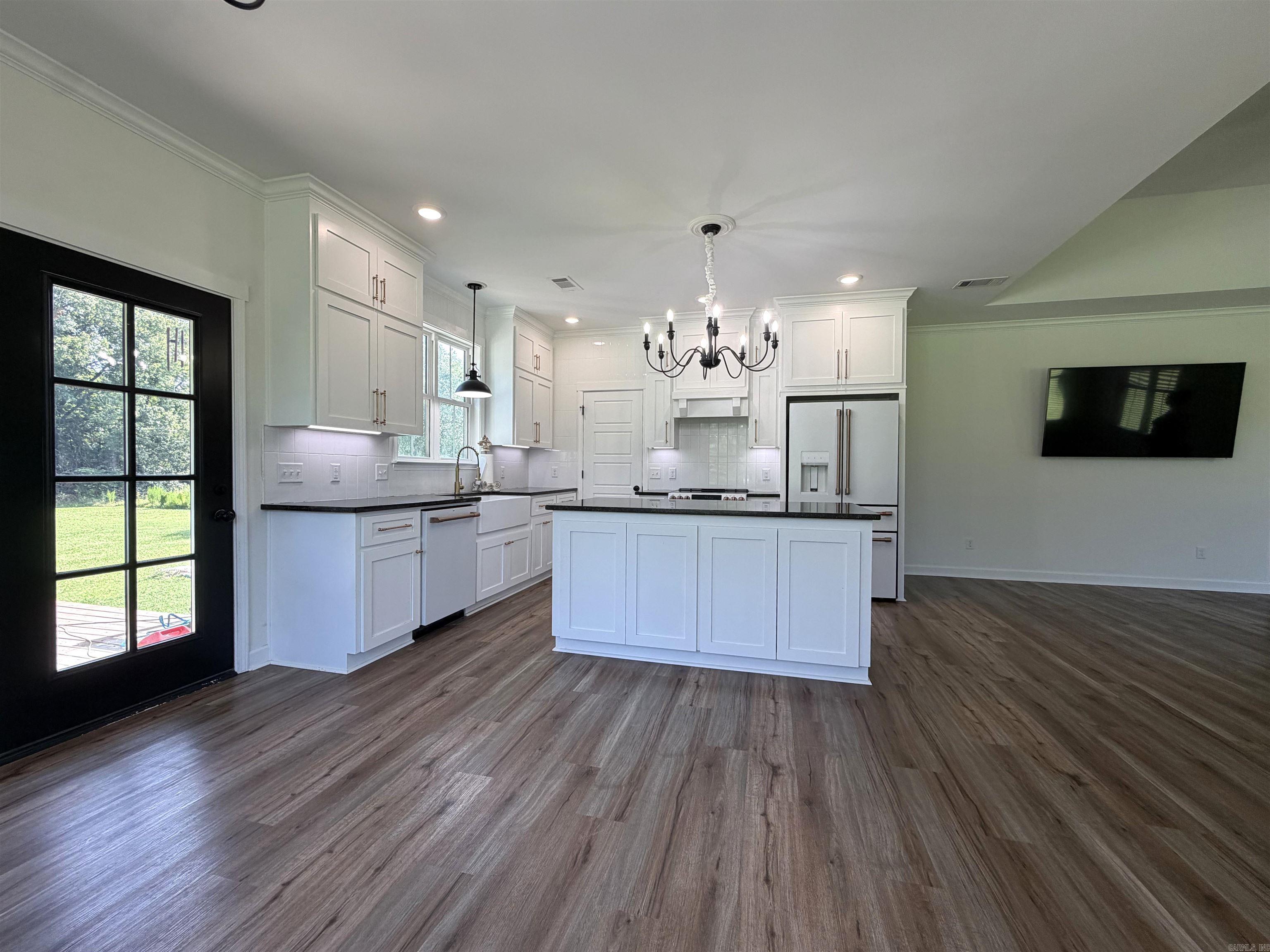 1005 Saddle Brook Circle Property Photo 7
