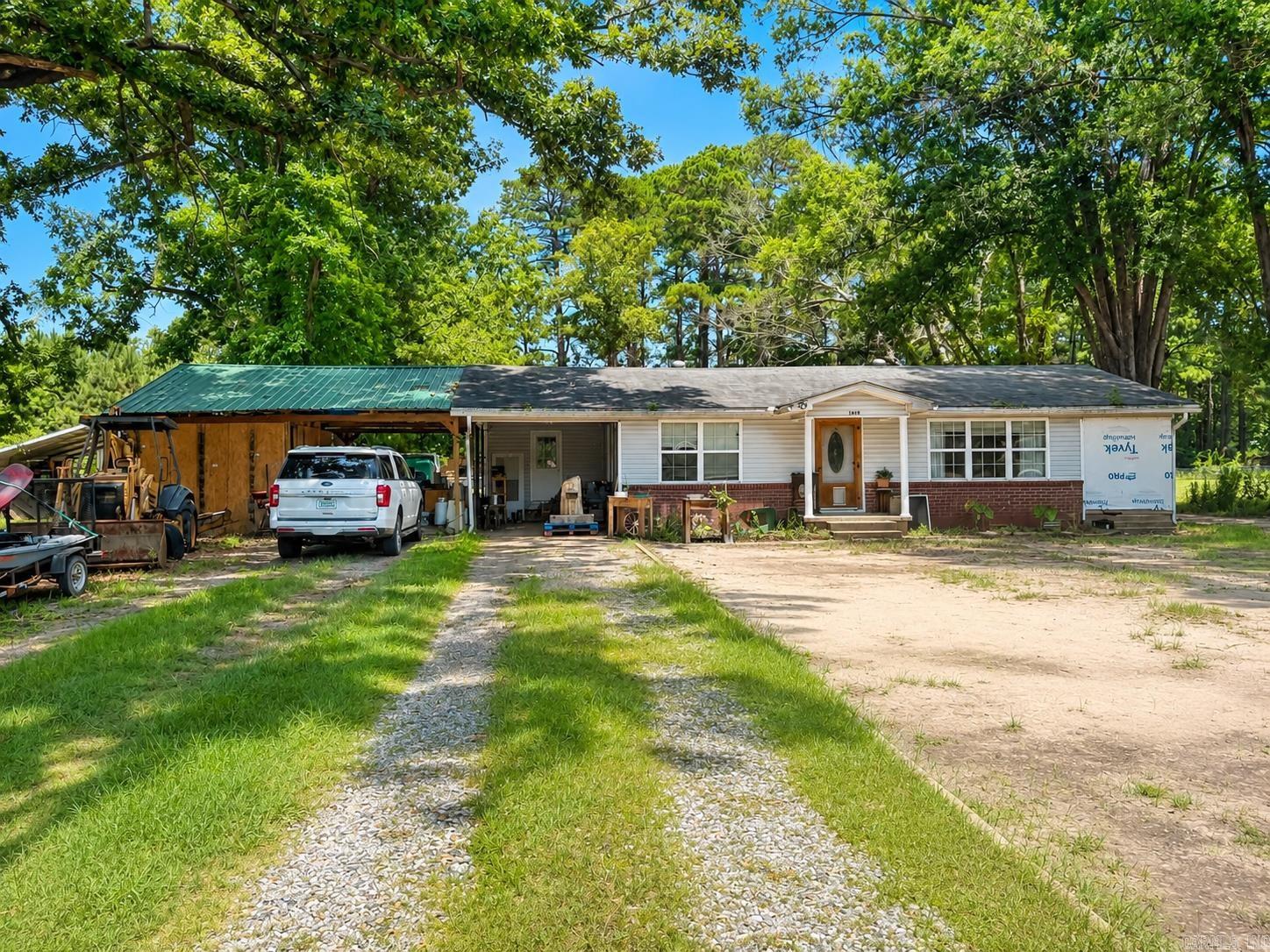 3878 Central Road Property Photo 1