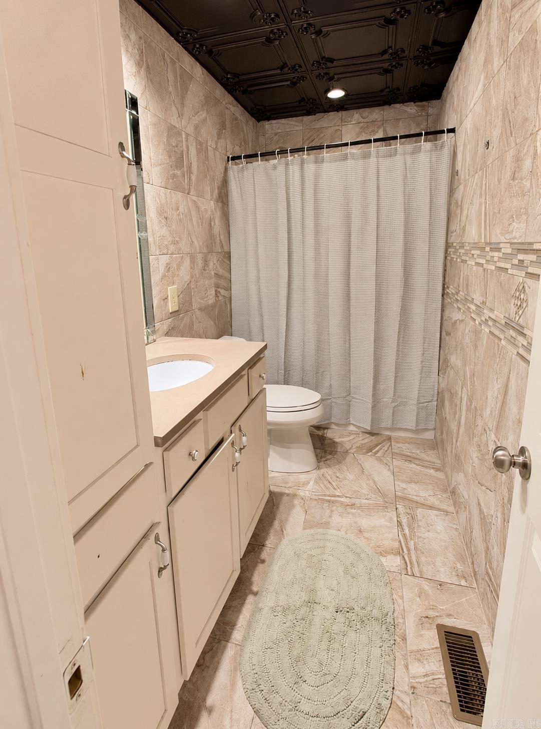 61 Grant 735 Property Photo 9