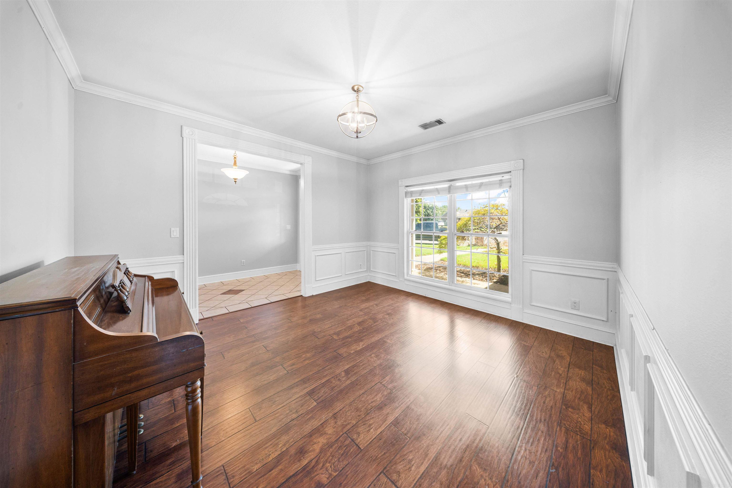 5307 Congressional Drive Property Photo 5