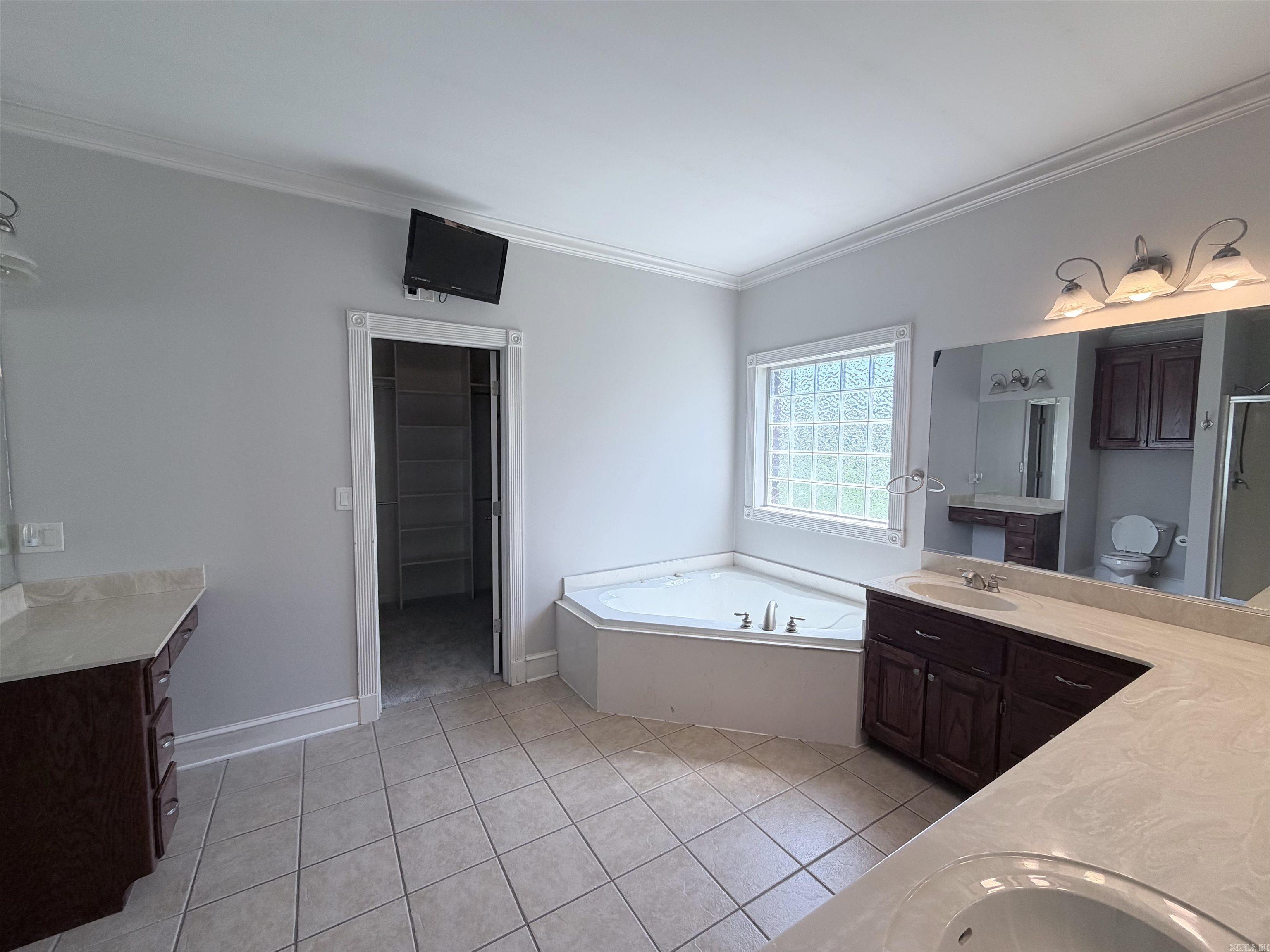 5307 Congressional Drive Property Photo 7