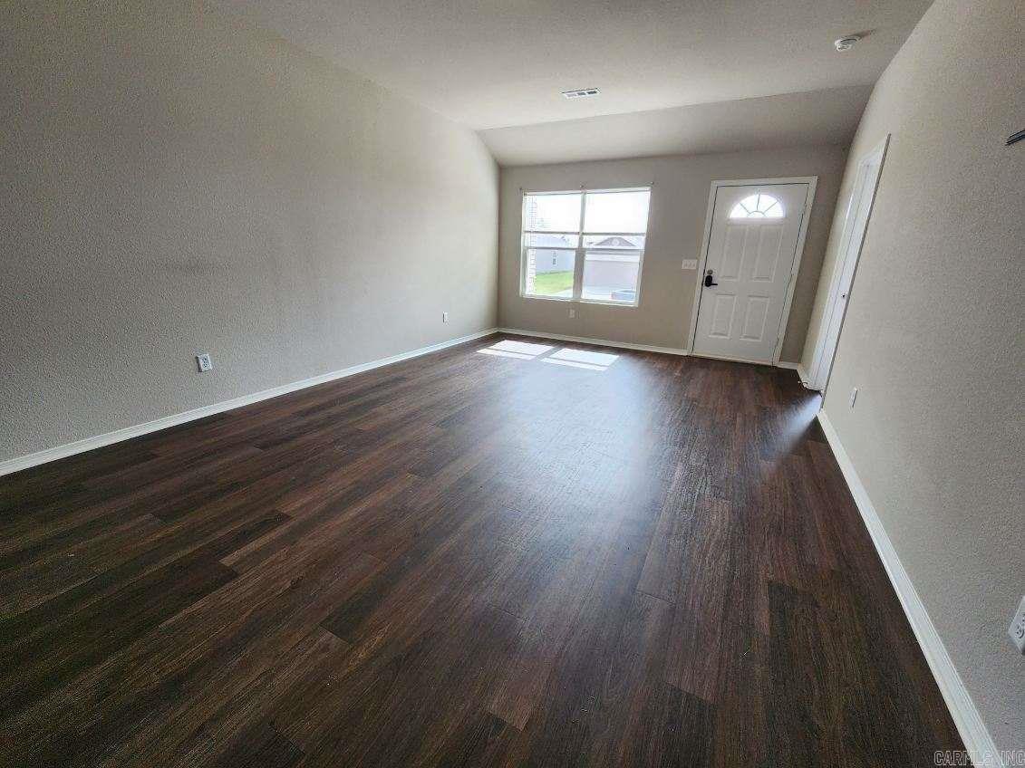 1072 Huntington Drive Property Photo 3