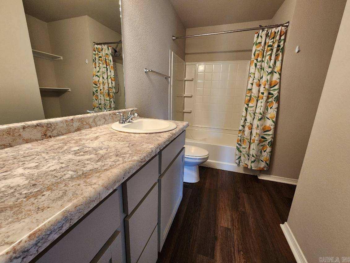 1072 Huntington Drive Property Photo 6