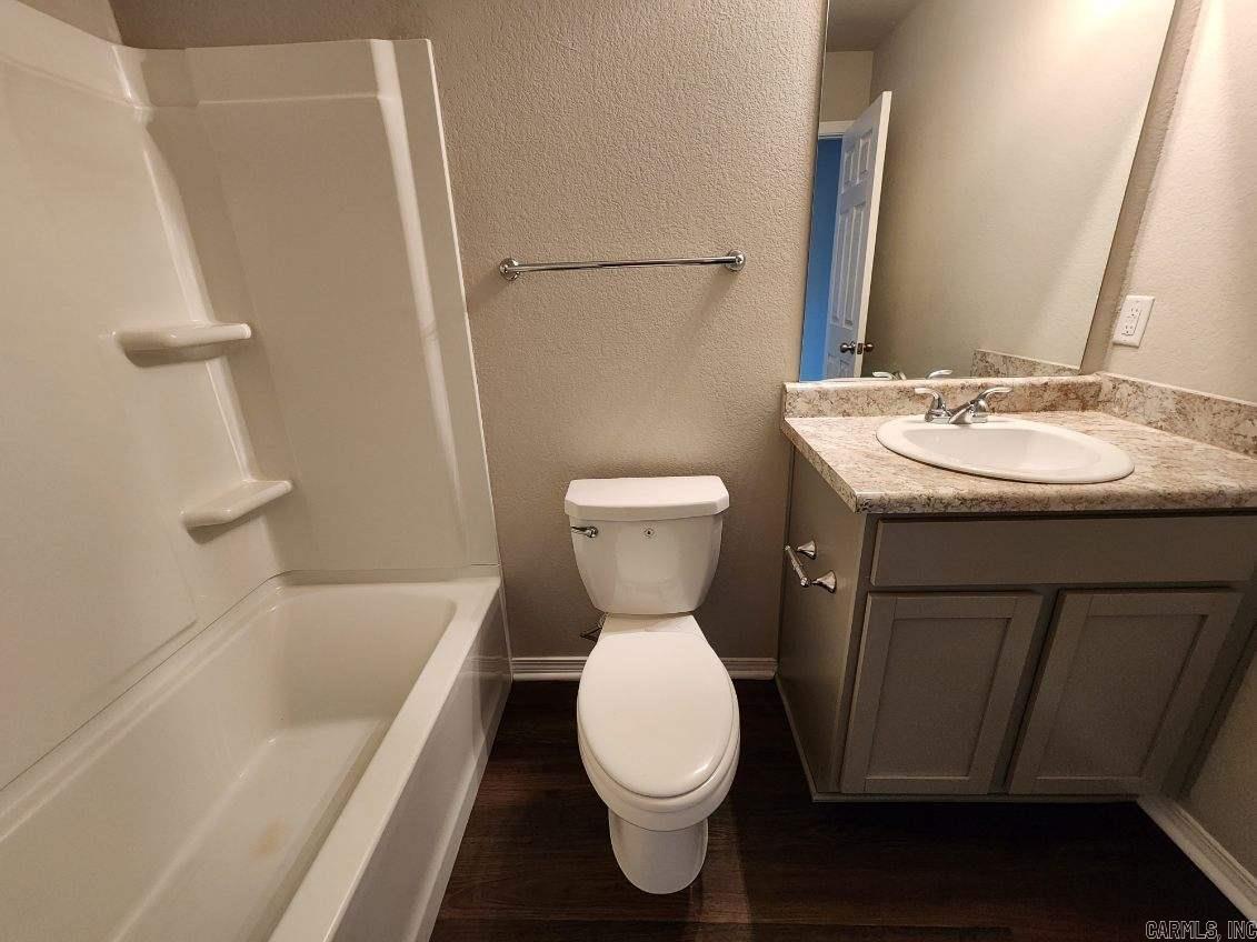1072 Huntington Drive Property Photo 8