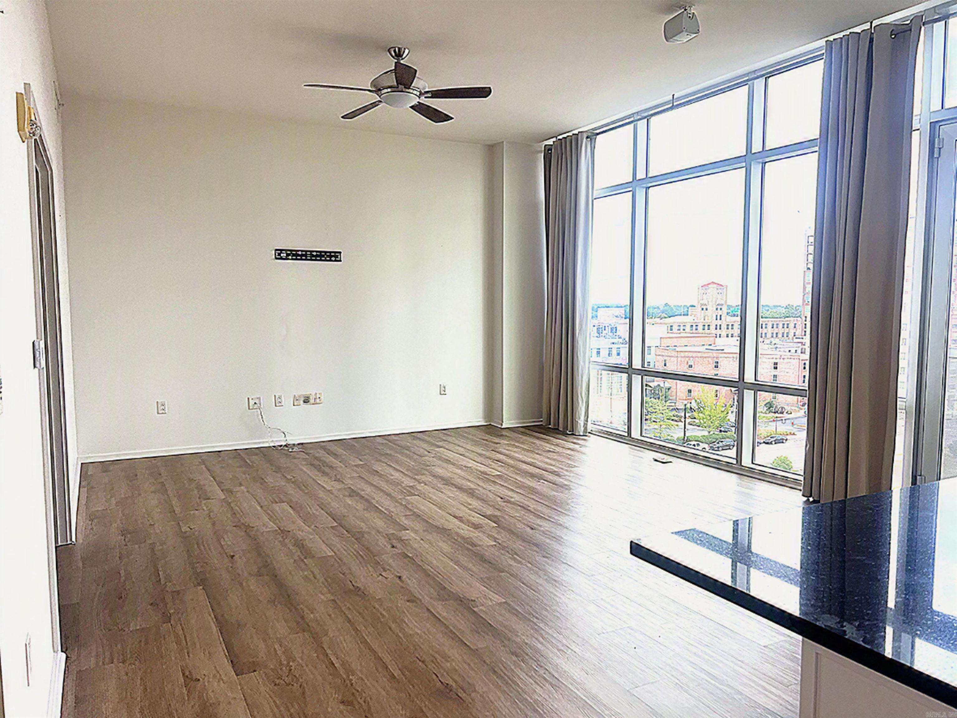 300 E 3rd, Apt 706 Property Photo 4